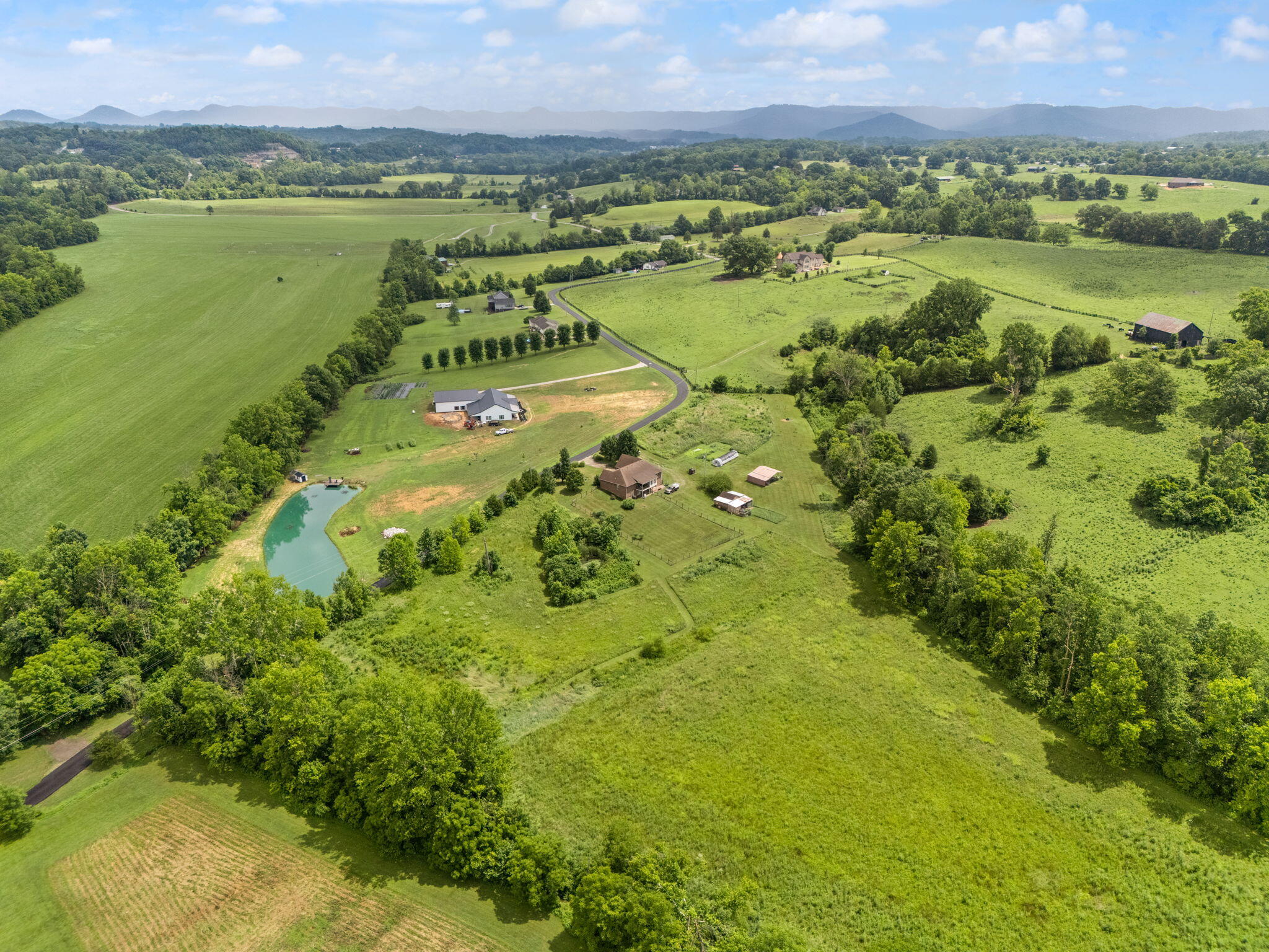 Irvine, Kentucky 40336, United States, 4 Bedrooms Bedrooms, ,4 BathroomsBathrooms,Residential,Pending,173322