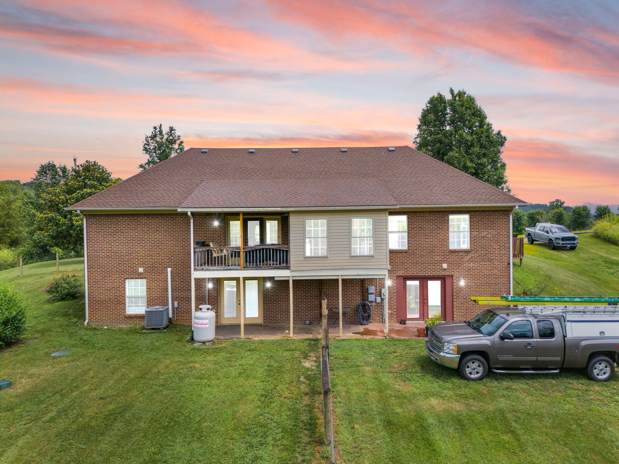 Irvine, Kentucky 40336, United States, 4 Bedrooms Bedrooms, ,4 BathroomsBathrooms,Residential,Pending,173322