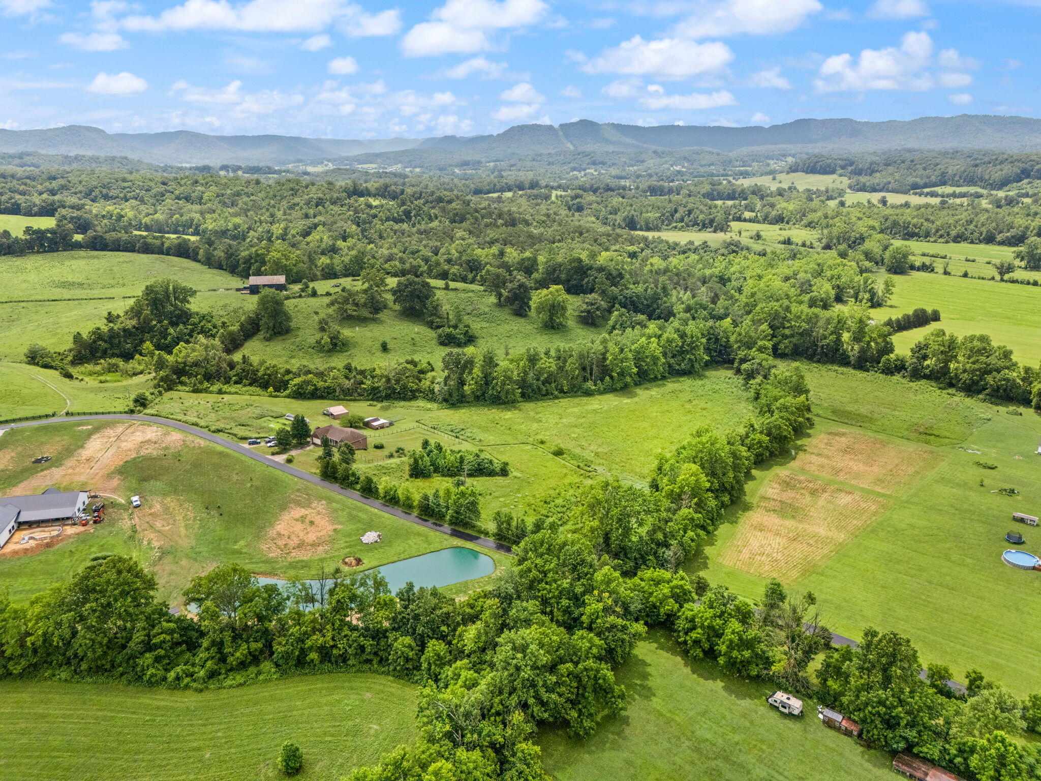 Irvine, Kentucky 40336, United States, 4 Bedrooms Bedrooms, ,4 BathroomsBathrooms,Residential,Pending,173322