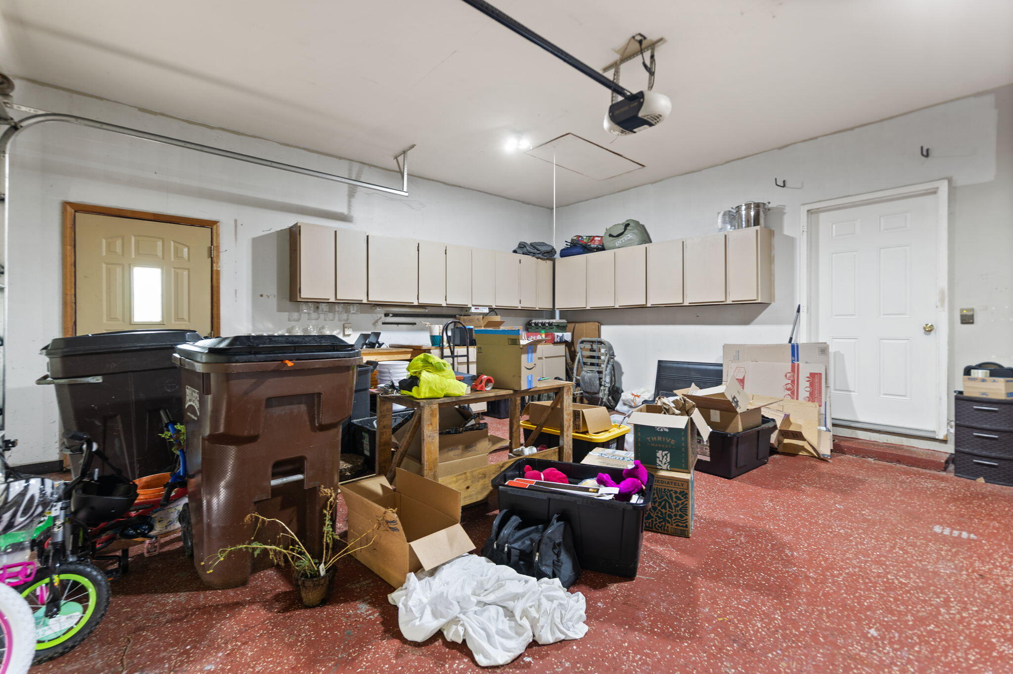 Irvine, Kentucky 40336, United States, 4 Bedrooms Bedrooms, ,4 BathroomsBathrooms,Residential,Pending,173322