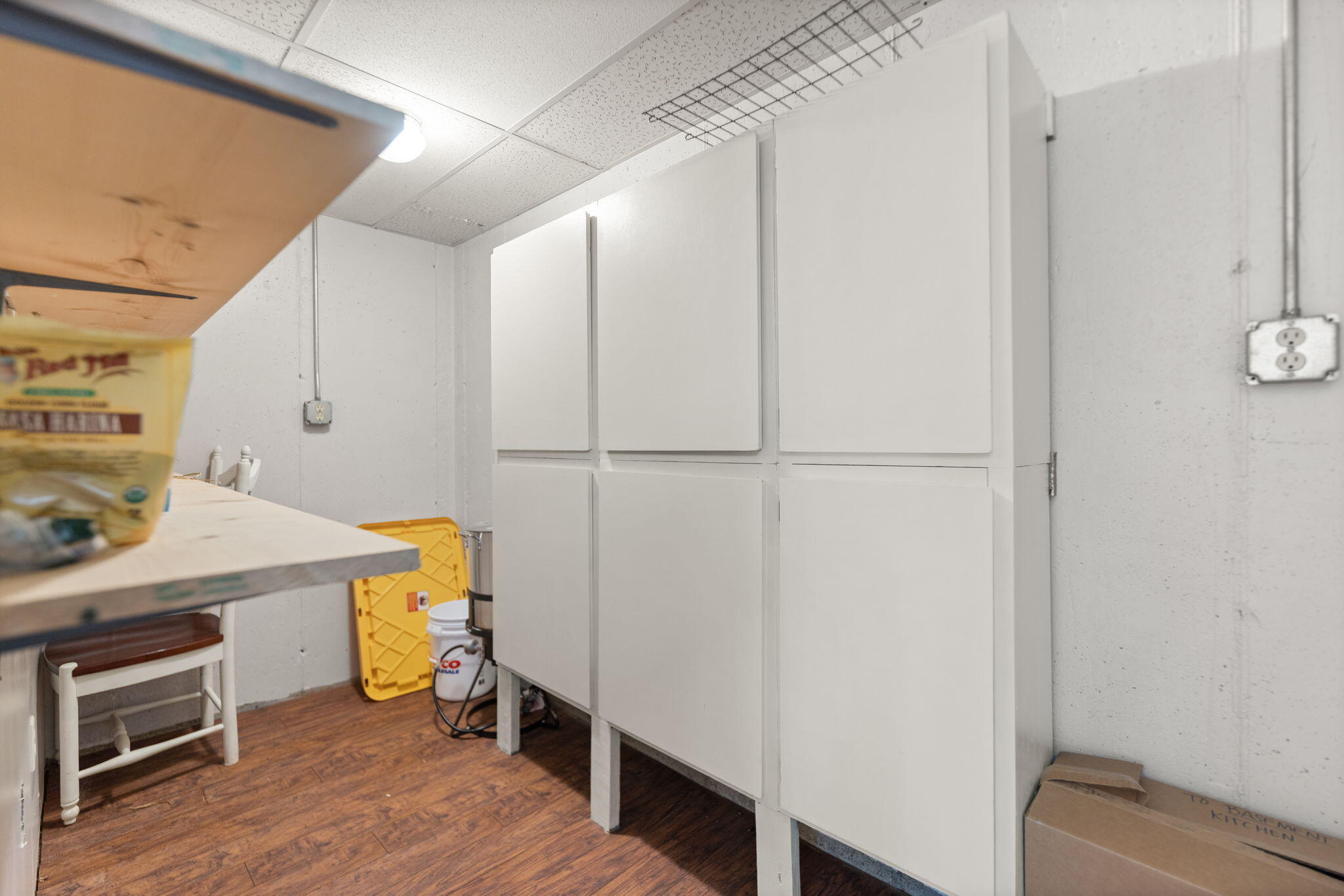 Irvine, Kentucky 40336, United States, 4 Bedrooms Bedrooms, ,4 BathroomsBathrooms,Residential,Pending,173322