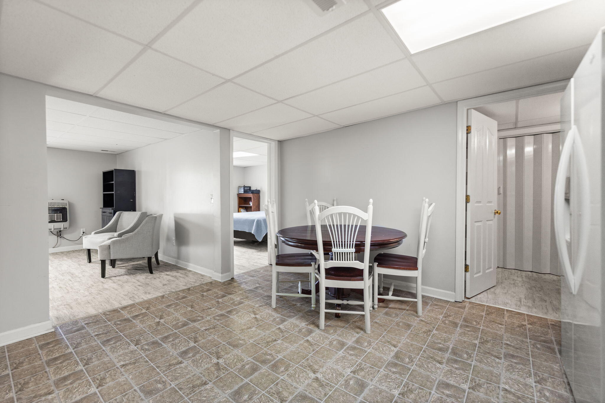 Irvine, Kentucky 40336, United States, 4 Bedrooms Bedrooms, ,4 BathroomsBathrooms,Residential,Pending,173322