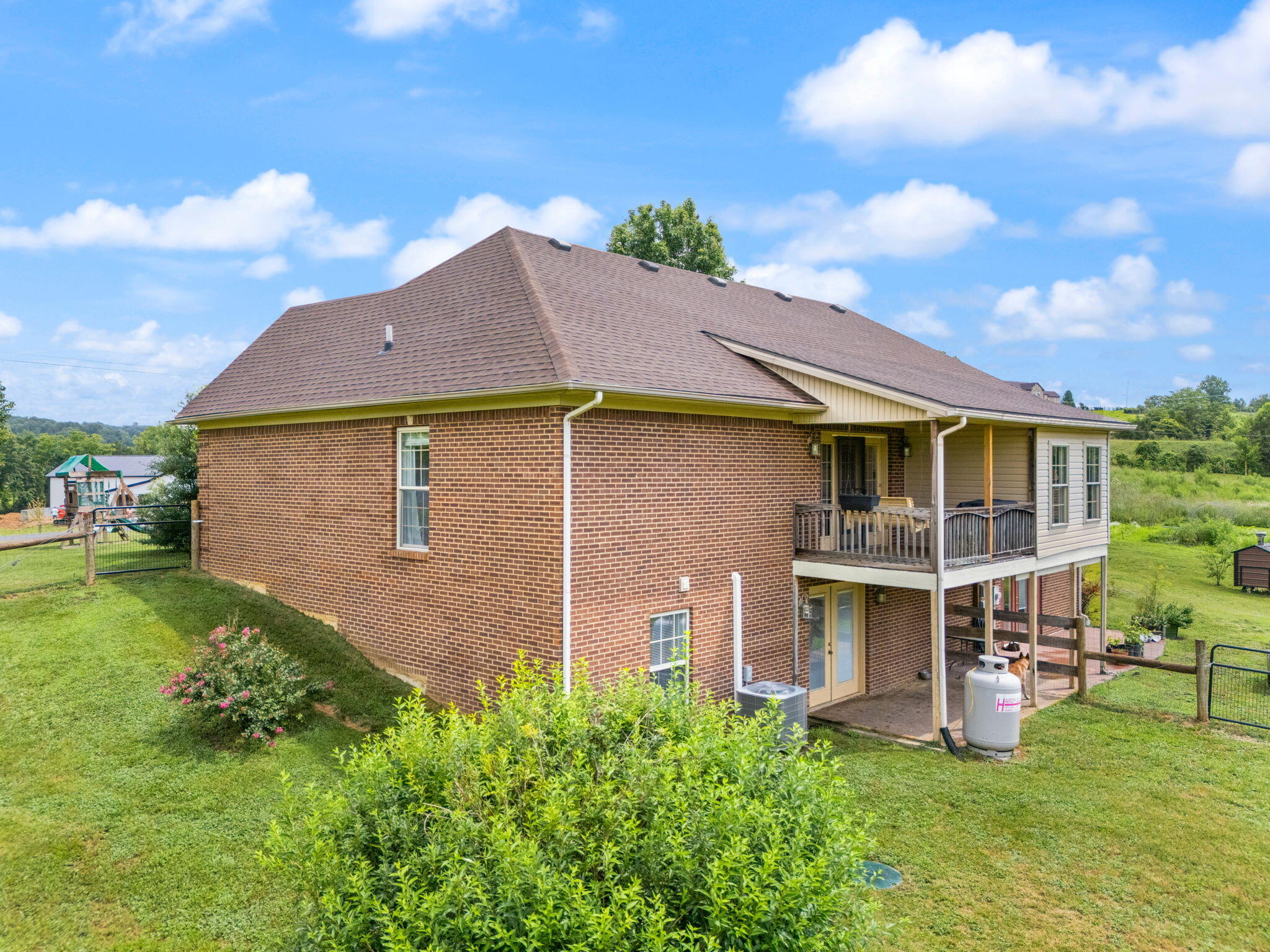 Irvine, Kentucky 40336, United States, 4 Bedrooms Bedrooms, ,4 BathroomsBathrooms,Residential,Pending,173322