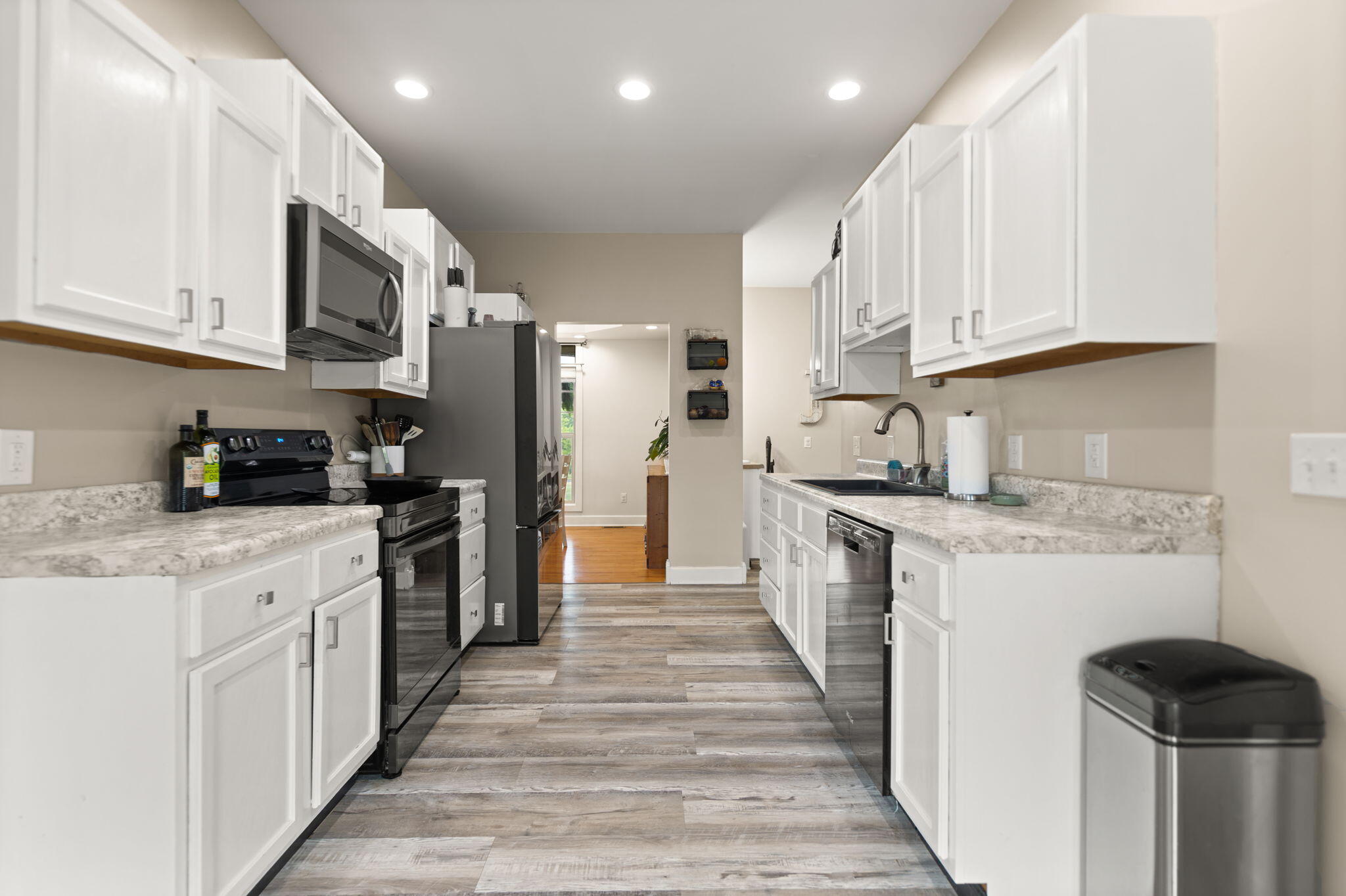 Irvine, Kentucky 40336, United States, 4 Bedrooms Bedrooms, ,4 BathroomsBathrooms,Residential,Pending,173322