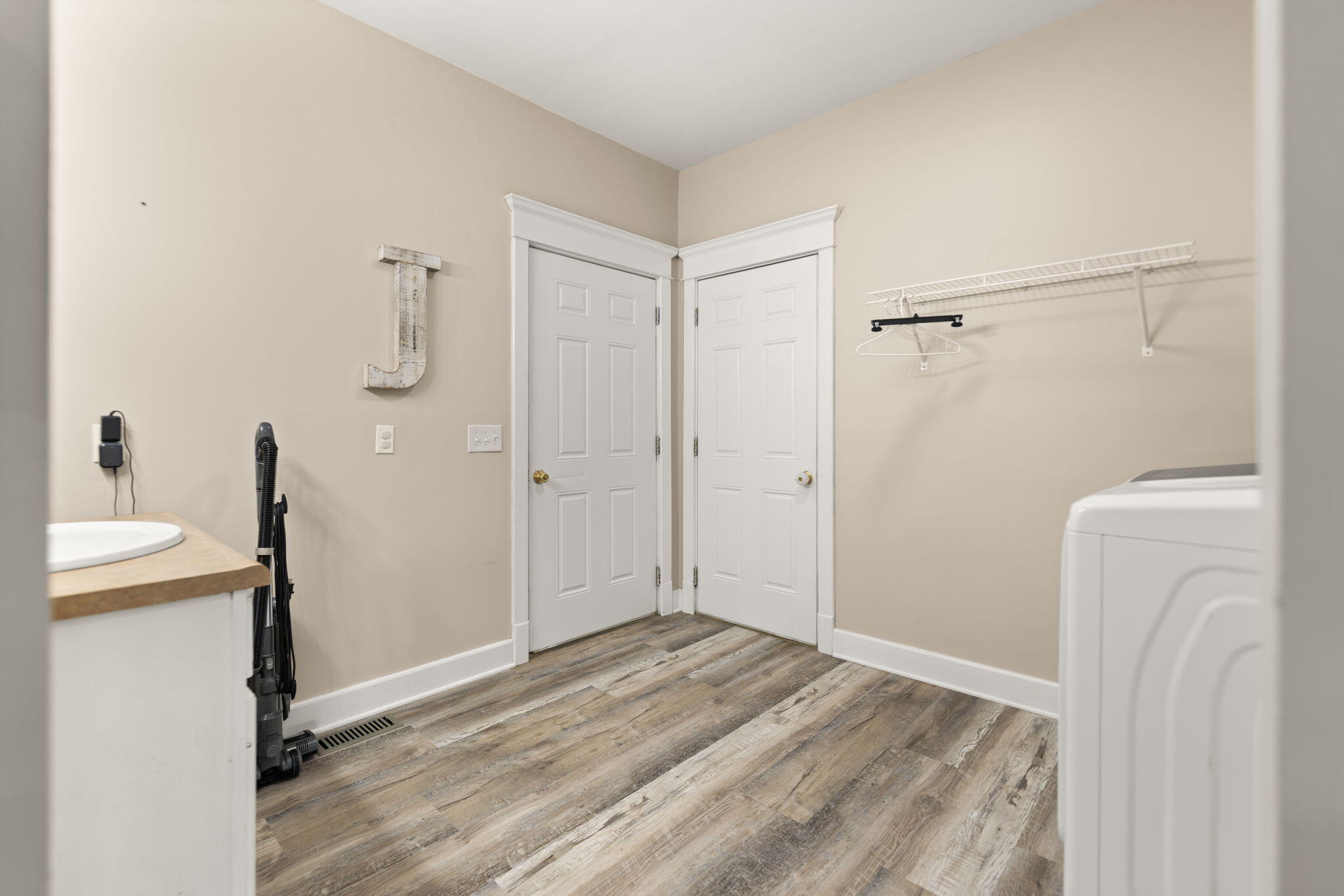 Irvine, Kentucky 40336, United States, 4 Bedrooms Bedrooms, ,4 BathroomsBathrooms,Residential,Pending,173322