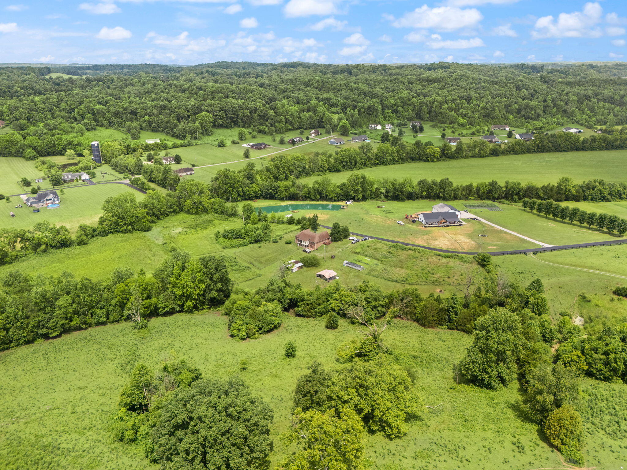 Irvine, Kentucky 40336, United States, 4 Bedrooms Bedrooms, ,4 BathroomsBathrooms,Residential,Pending,173322