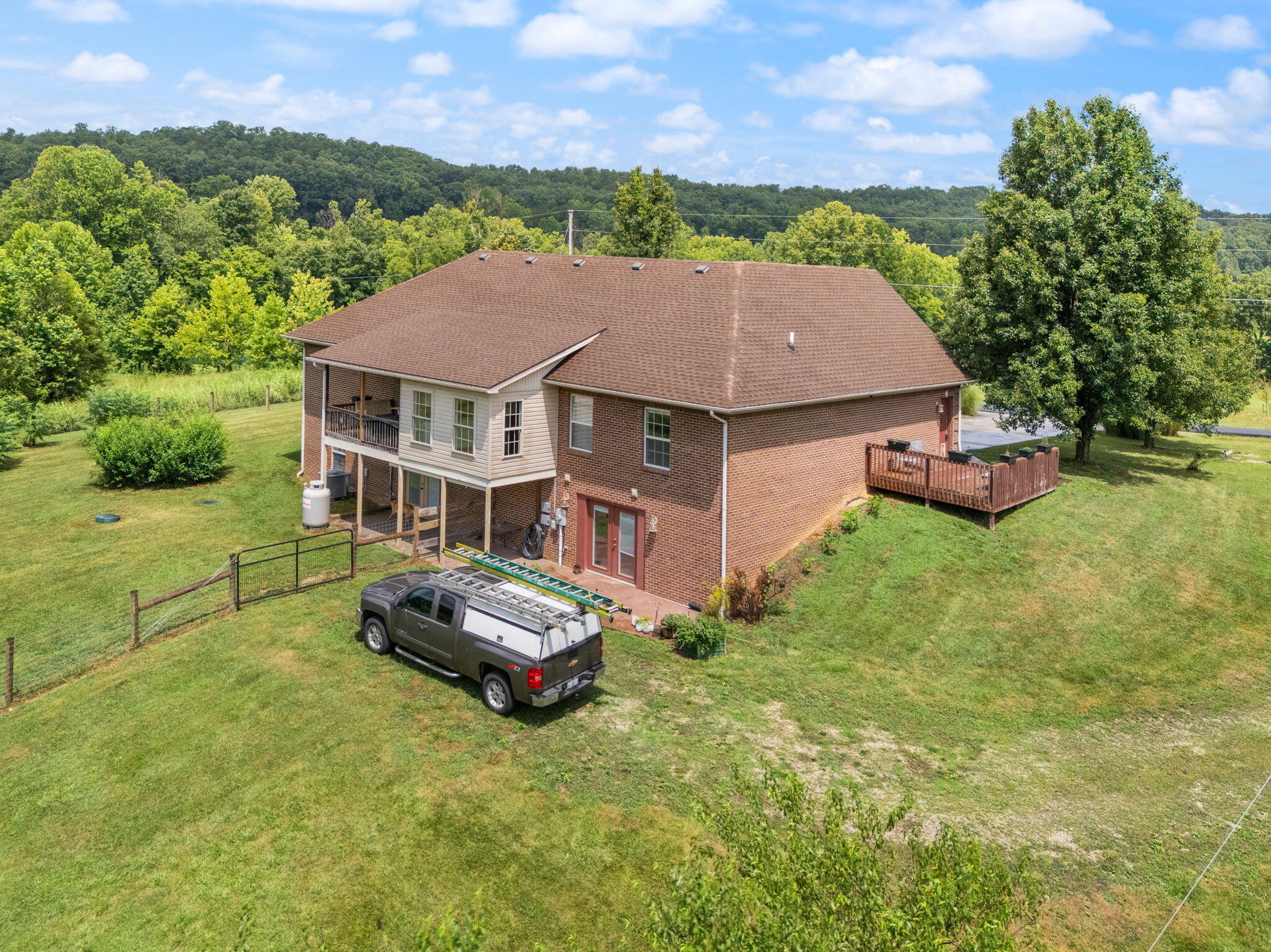 Irvine, Kentucky 40336, United States, 4 Bedrooms Bedrooms, ,4 BathroomsBathrooms,Residential,Pending,173322