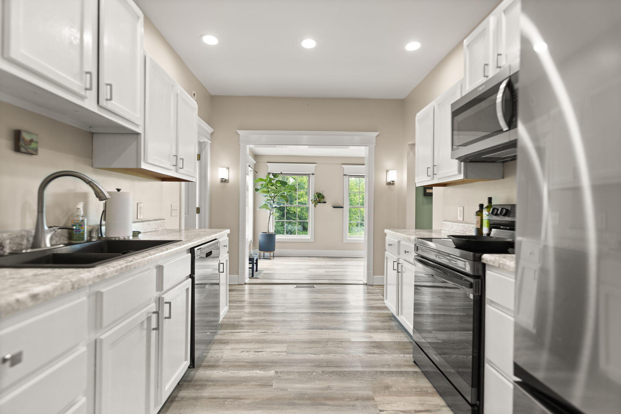 Irvine, Kentucky 40336, United States, 4 Bedrooms Bedrooms, ,4 BathroomsBathrooms,Residential,Pending,173322