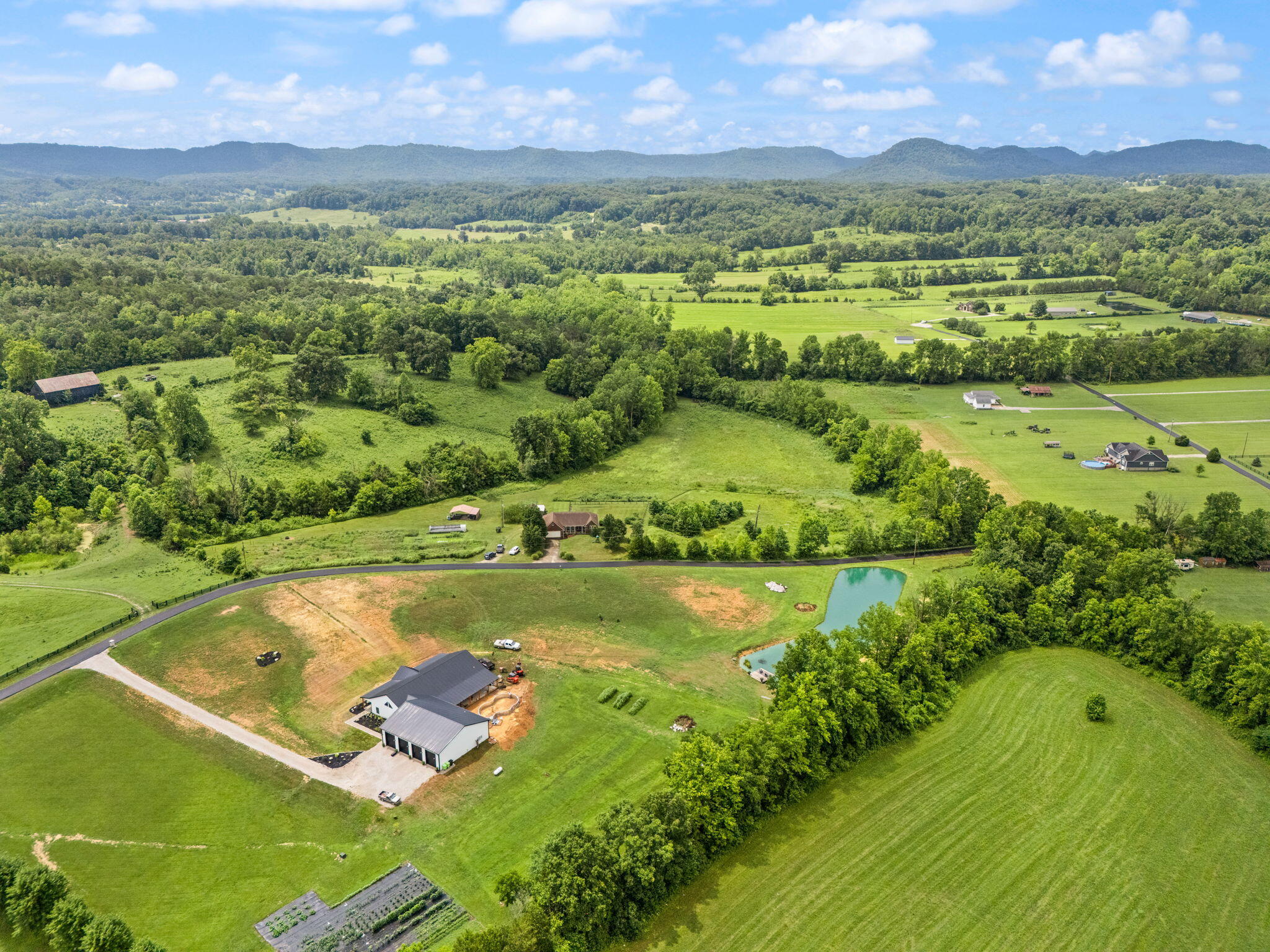 Irvine, Kentucky 40336, United States, 4 Bedrooms Bedrooms, ,4 BathroomsBathrooms,Residential,Pending,173322