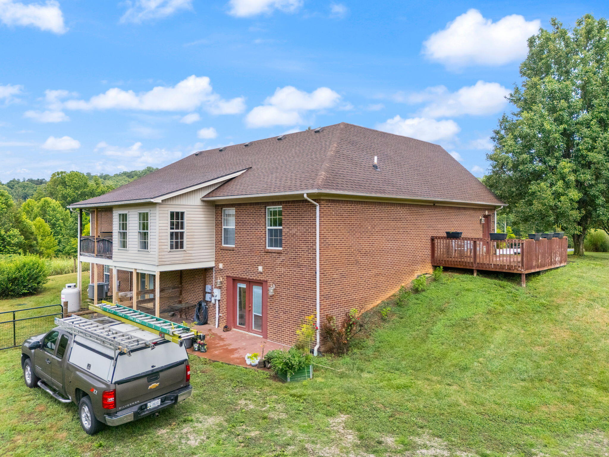 Irvine, Kentucky 40336, United States, 4 Bedrooms Bedrooms, ,4 BathroomsBathrooms,Residential,Pending,173322