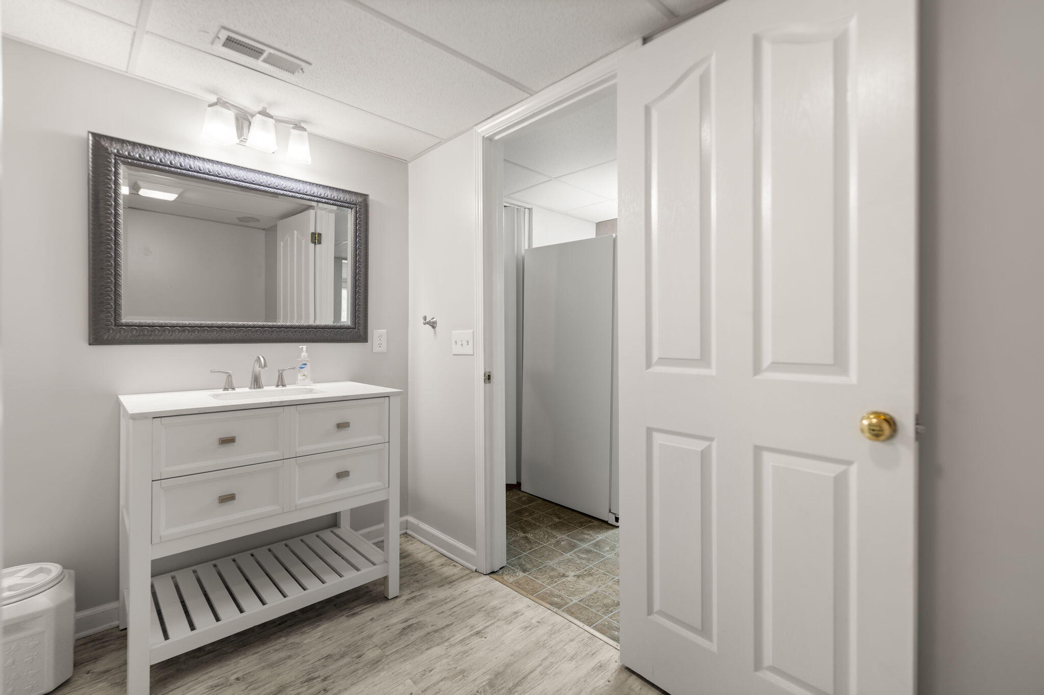 Irvine, Kentucky 40336, United States, 4 Bedrooms Bedrooms, ,4 BathroomsBathrooms,Residential,Pending,173322