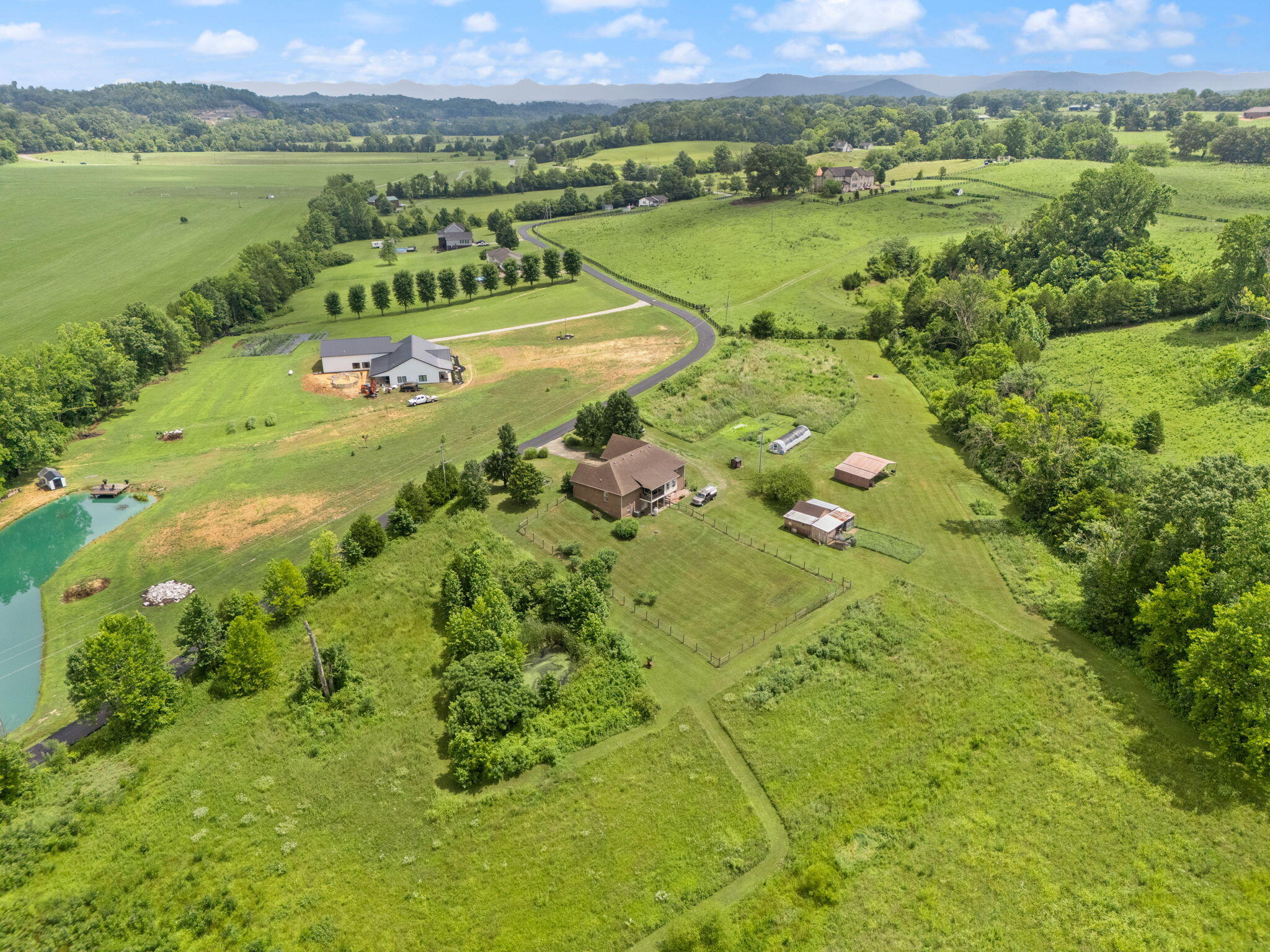 Irvine, Kentucky 40336, United States, 4 Bedrooms Bedrooms, ,4 BathroomsBathrooms,Residential,Pending,173322