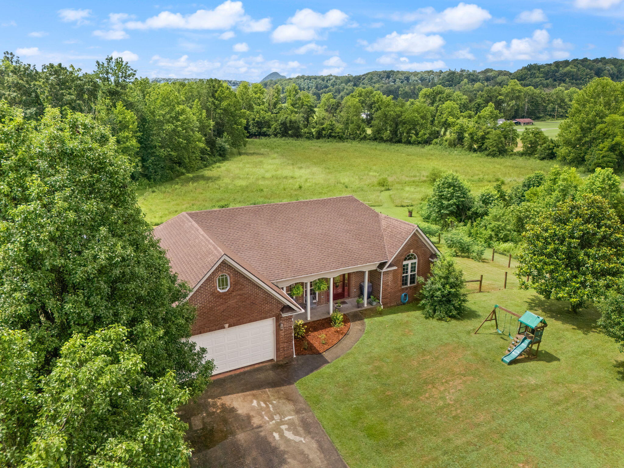 Irvine, Kentucky 40336, United States, 4 Bedrooms Bedrooms, ,4 BathroomsBathrooms,Residential,Pending,173322