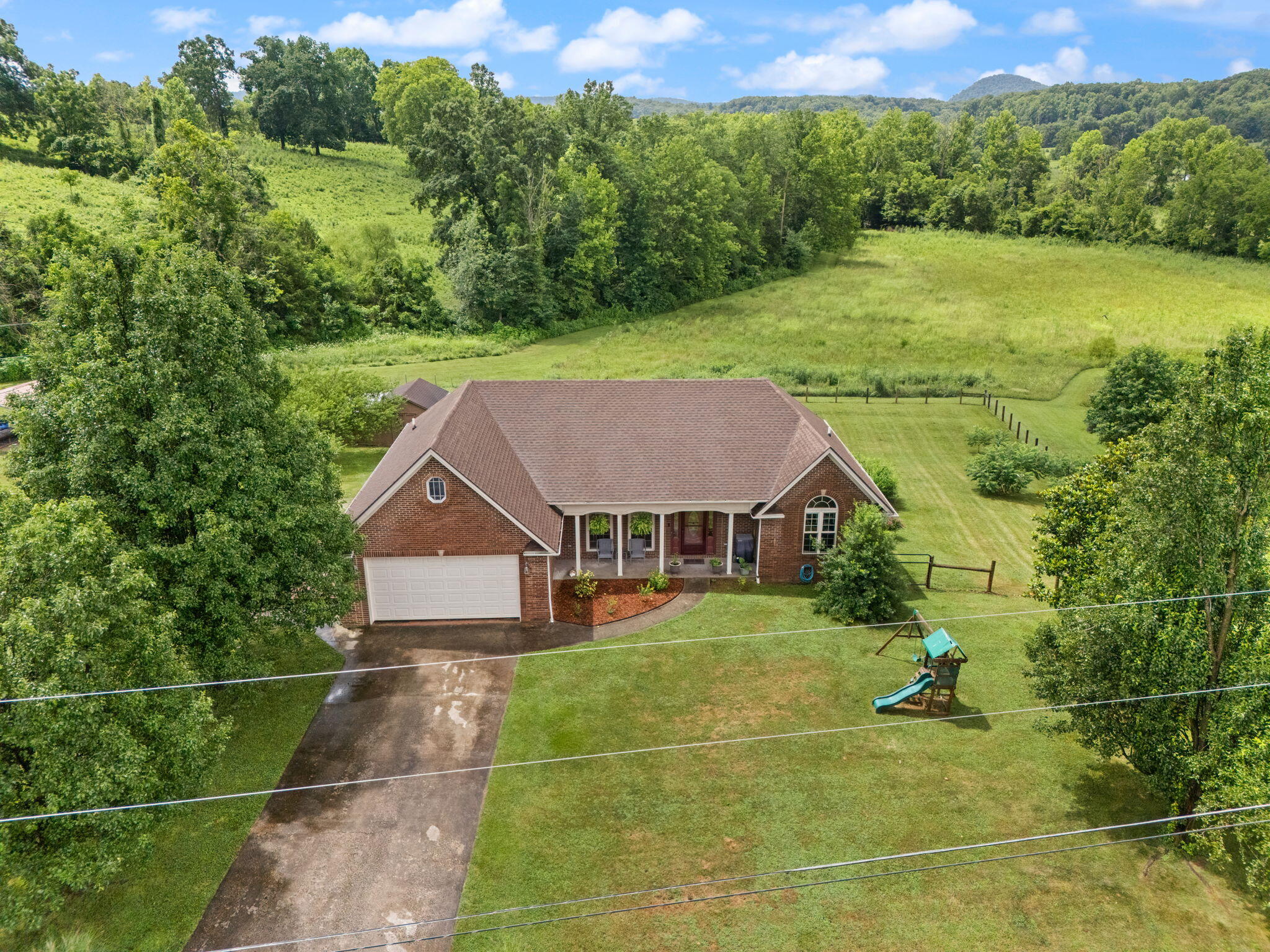 Irvine, Kentucky 40336, United States, 4 Bedrooms Bedrooms, ,4 BathroomsBathrooms,Residential,Pending,173322