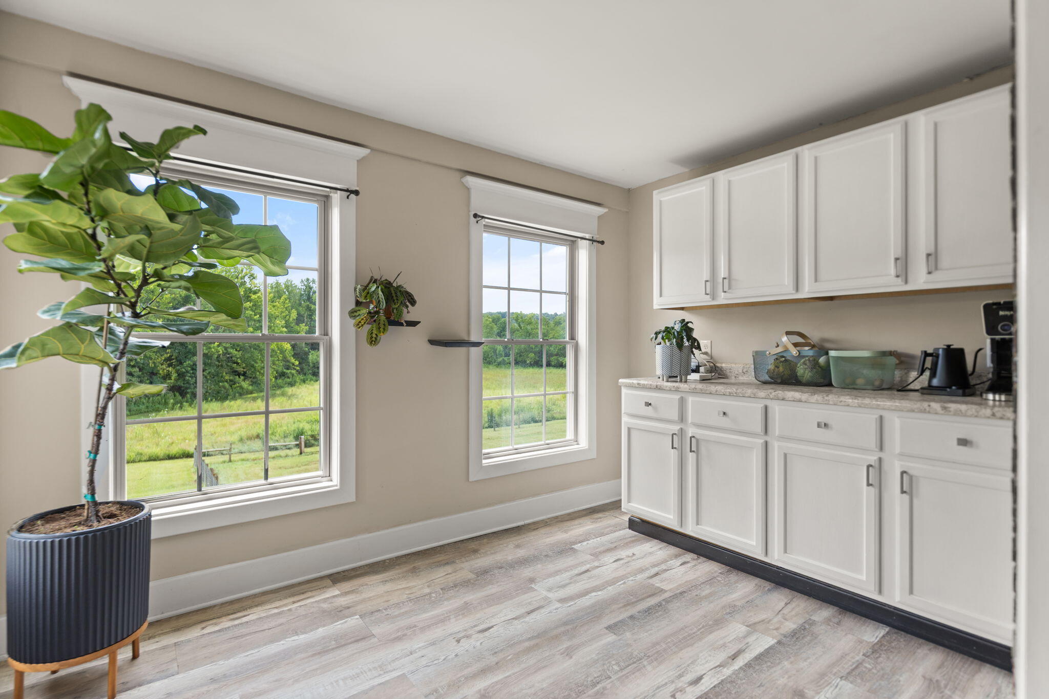 Irvine, Kentucky 40336, United States, 4 Bedrooms Bedrooms, ,4 BathroomsBathrooms,Residential,Pending,173322