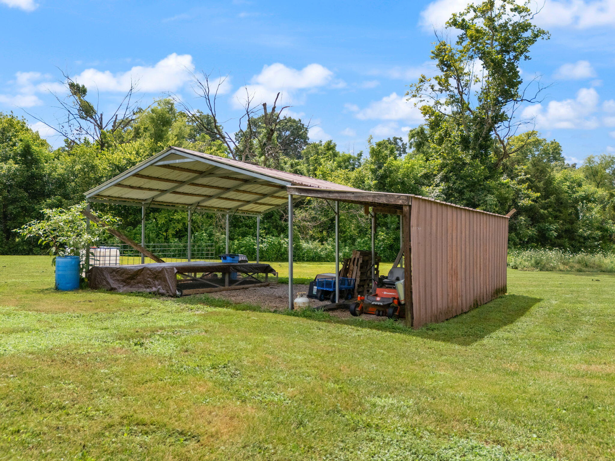 Irvine, Kentucky 40336, United States, 4 Bedrooms Bedrooms, ,4 BathroomsBathrooms,Residential,Pending,173322