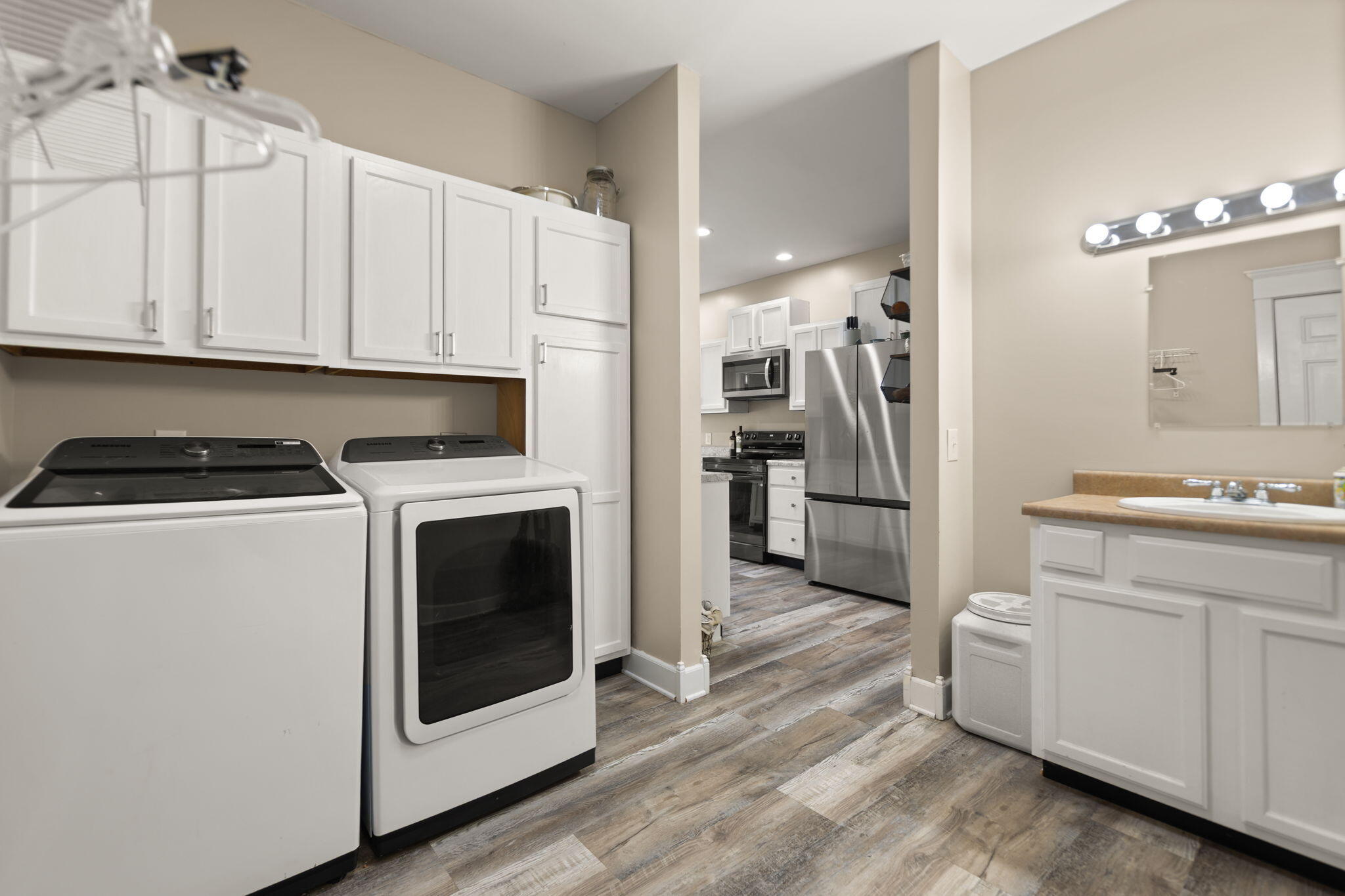 Irvine, Kentucky 40336, United States, 4 Bedrooms Bedrooms, ,4 BathroomsBathrooms,Residential,Pending,173322