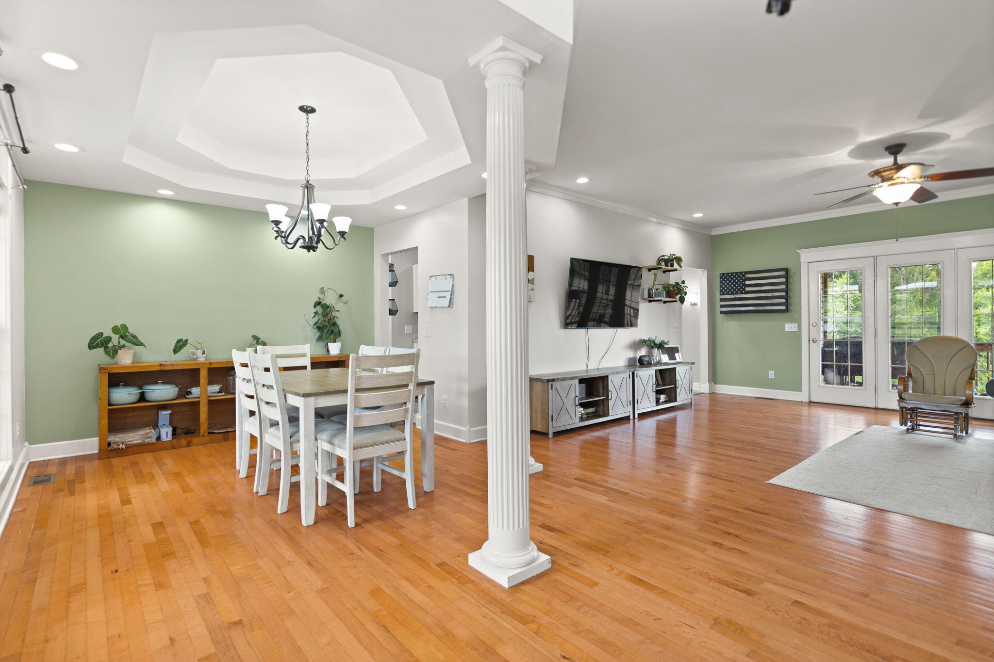 Irvine, Kentucky 40336, United States, 4 Bedrooms Bedrooms, ,4 BathroomsBathrooms,Residential,Pending,173322