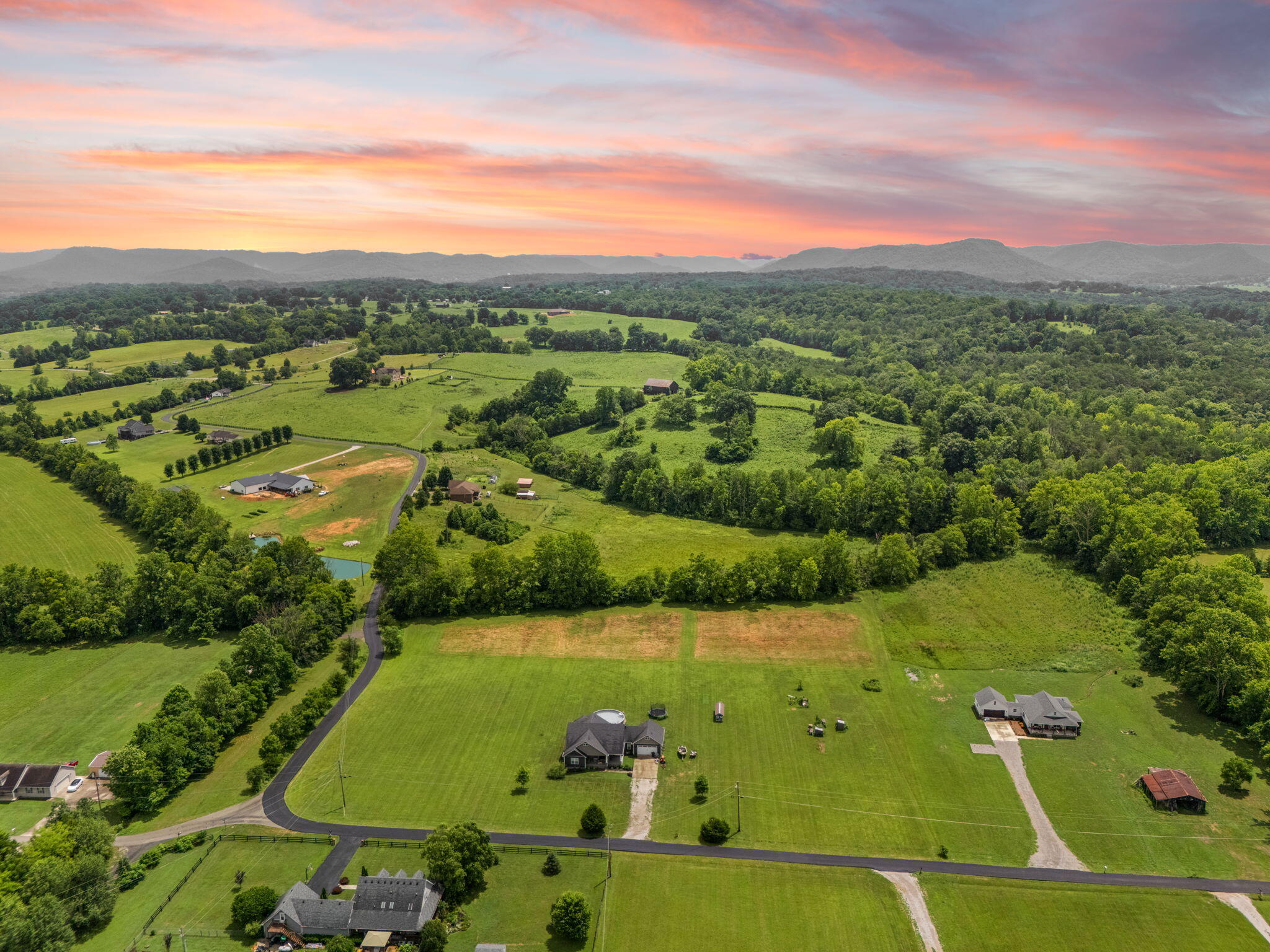 Irvine, Kentucky 40336, United States, 4 Bedrooms Bedrooms, ,4 BathroomsBathrooms,Residential,Pending,173322