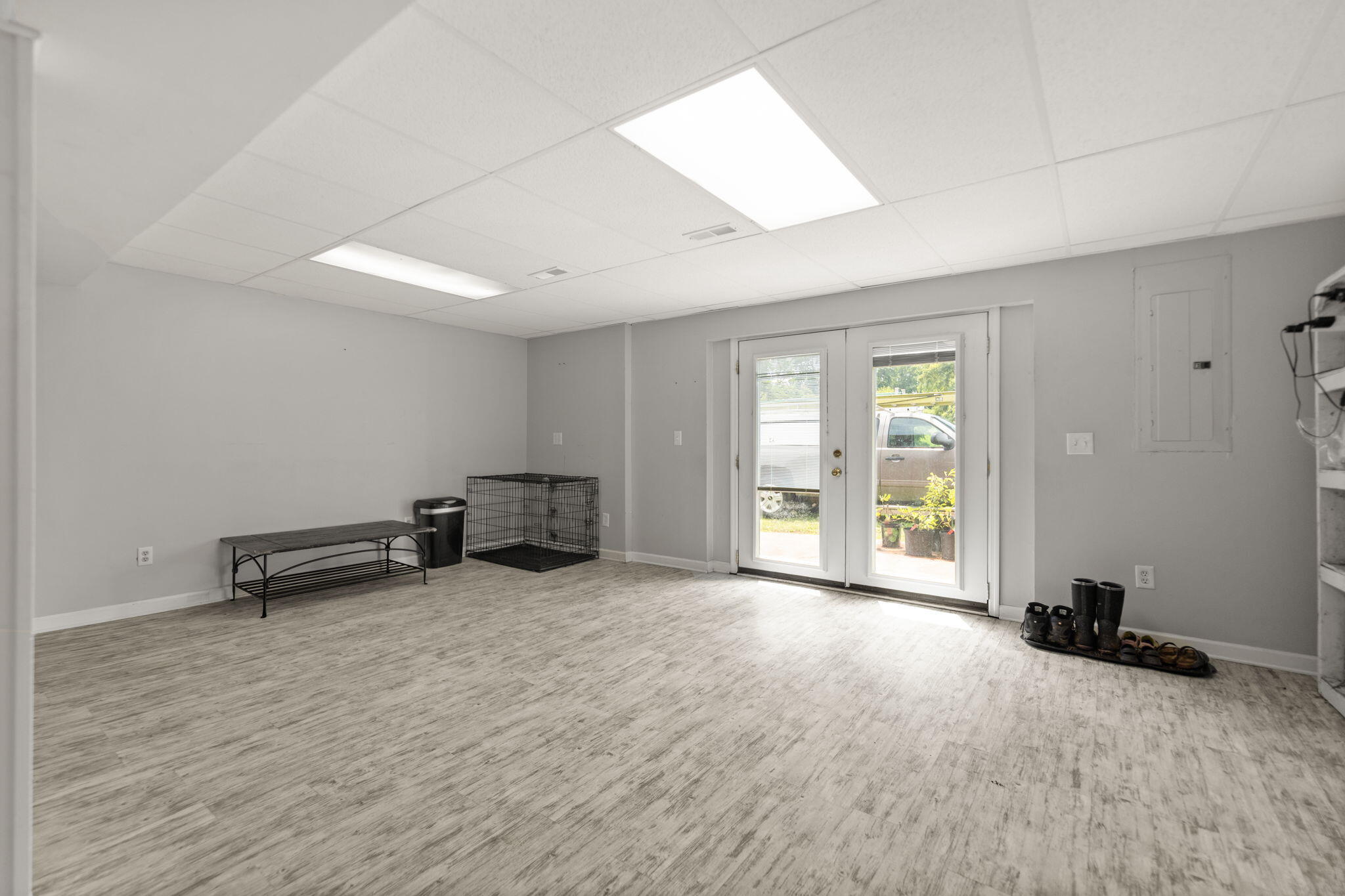 Irvine, Kentucky 40336, United States, 4 Bedrooms Bedrooms, ,4 BathroomsBathrooms,Residential,Pending,173322