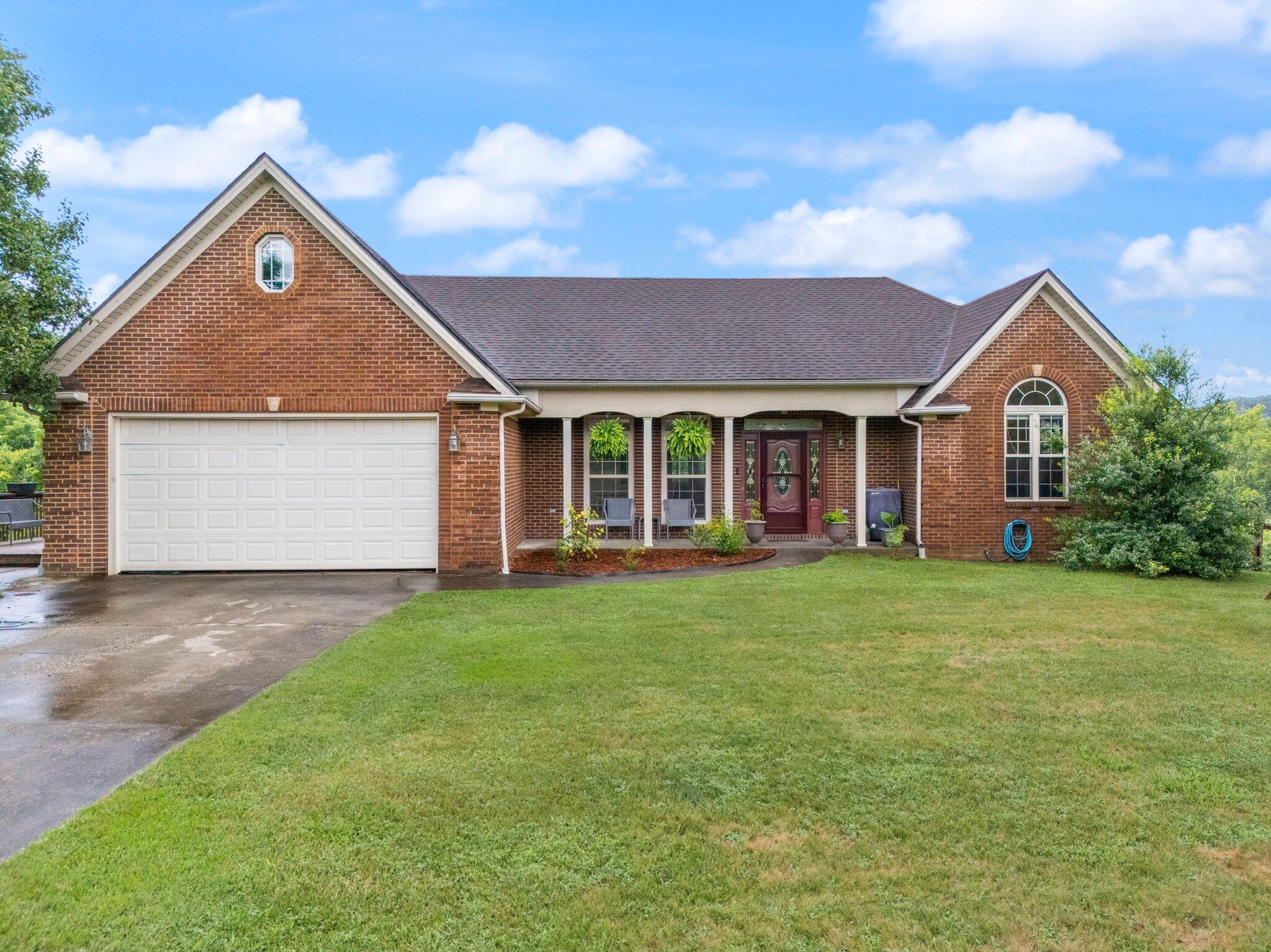 Irvine, Kentucky 40336, United States, 4 Bedrooms Bedrooms, ,4 BathroomsBathrooms,Residential,Pending,173322