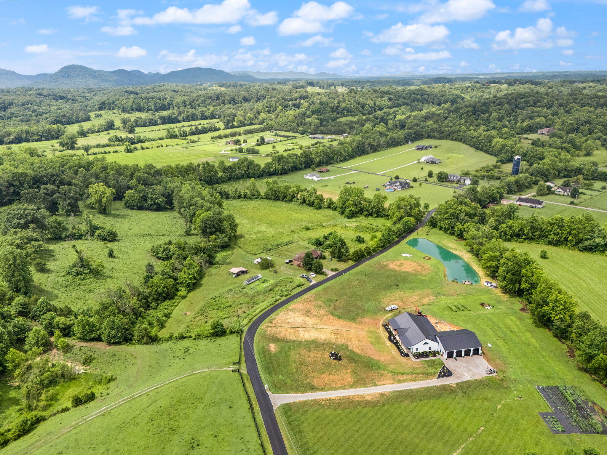 Irvine, Kentucky 40336, United States, 4 Bedrooms Bedrooms, ,4 BathroomsBathrooms,Residential,Pending,173322