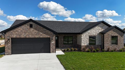 Photo of 352 Pageant Drive, Richmond, KY 40475 (MLS # 25504343)