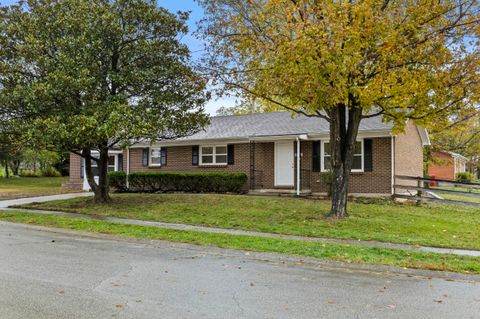 Photo of 210 Foxwood Drive, Nicholasville, KY 40356 (MLS # 25504817)