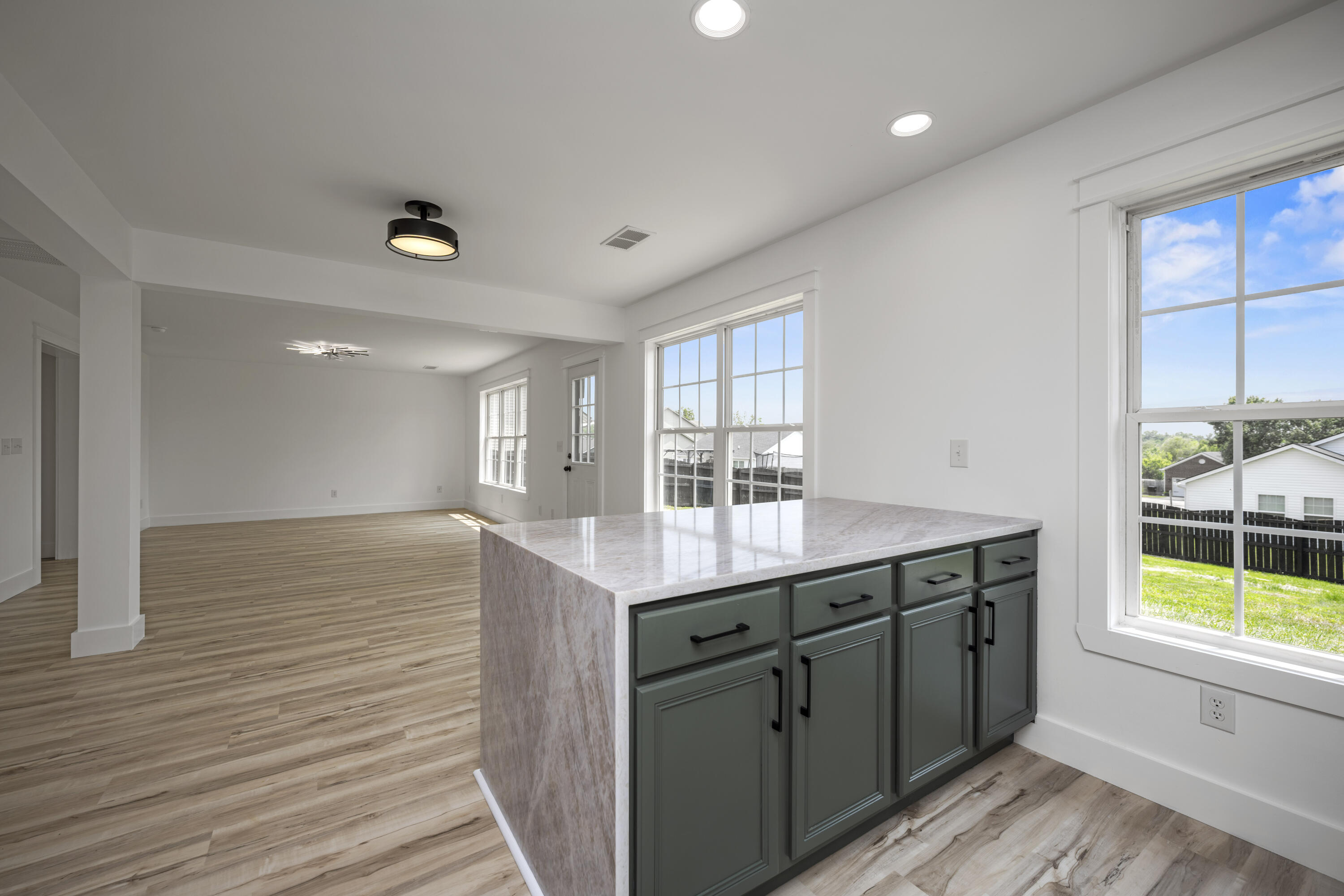 Richmond, Kentucky 40475, United States, 5 Bedrooms Bedrooms, ,3 BathroomsBathrooms,Residential,Active,150783