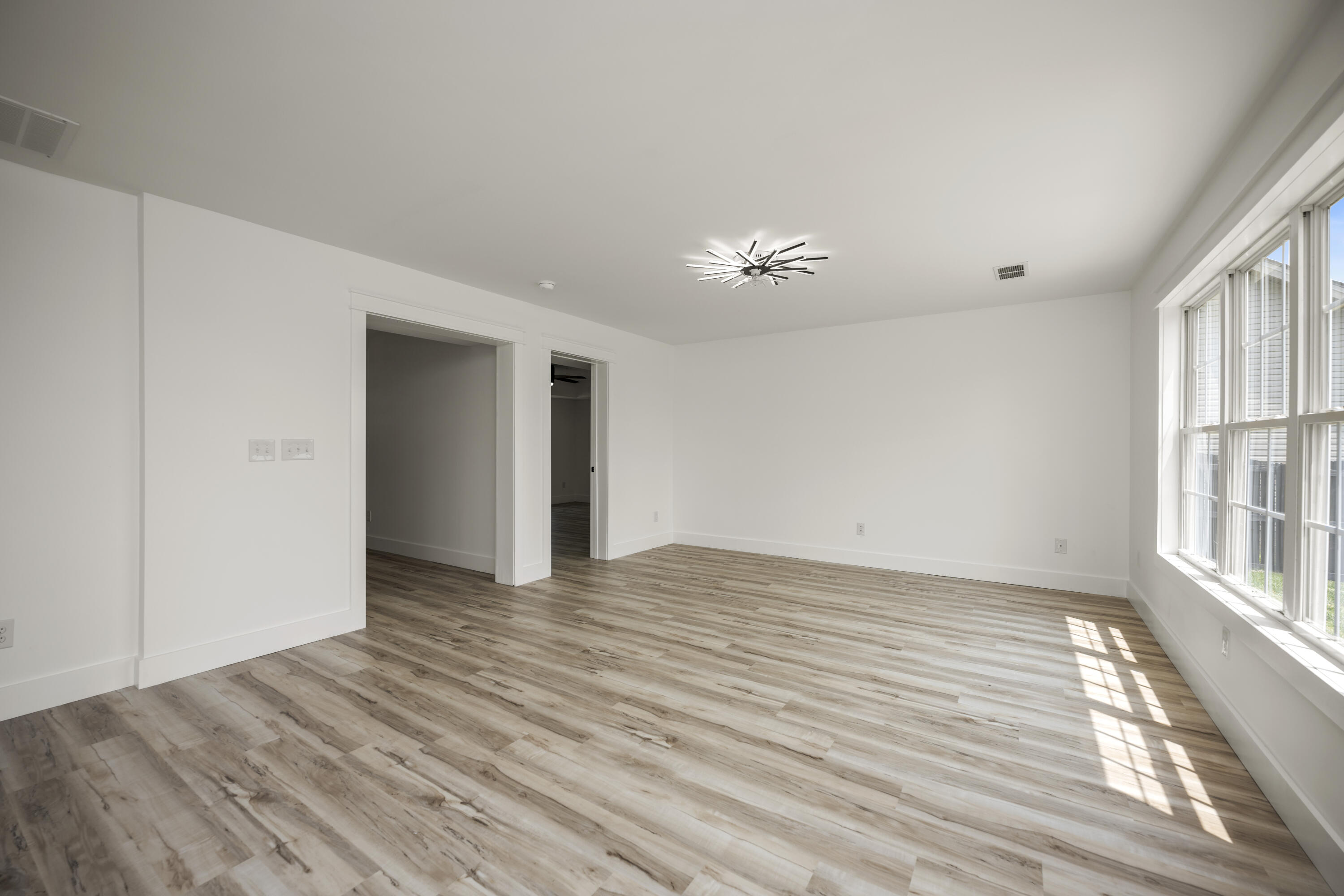 Richmond, Kentucky 40475, United States, 5 Bedrooms Bedrooms, ,3 BathroomsBathrooms,Residential,Active,150783