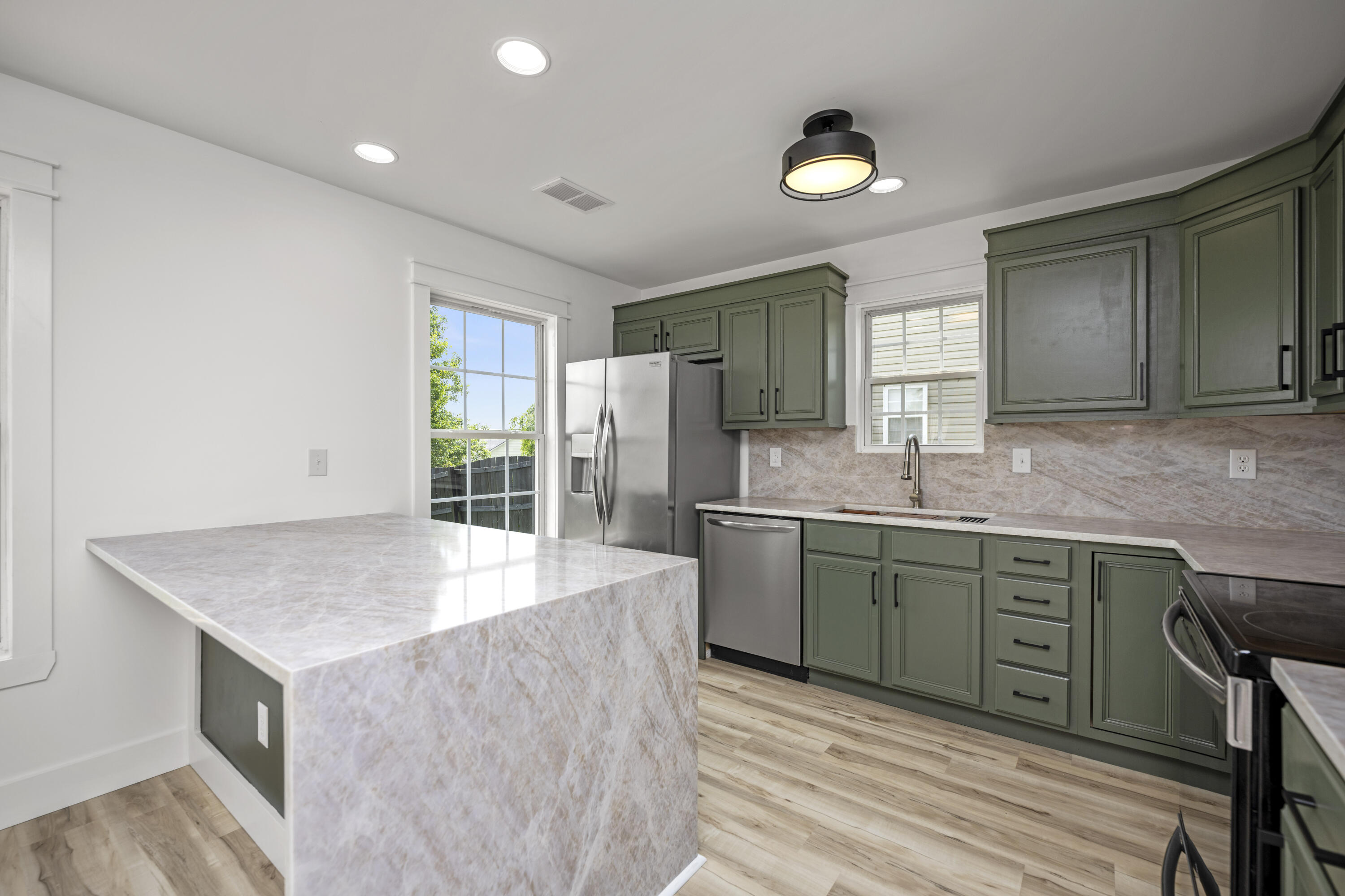 Richmond, Kentucky 40475, United States, 5 Bedrooms Bedrooms, ,3 BathroomsBathrooms,Residential,Active,150783