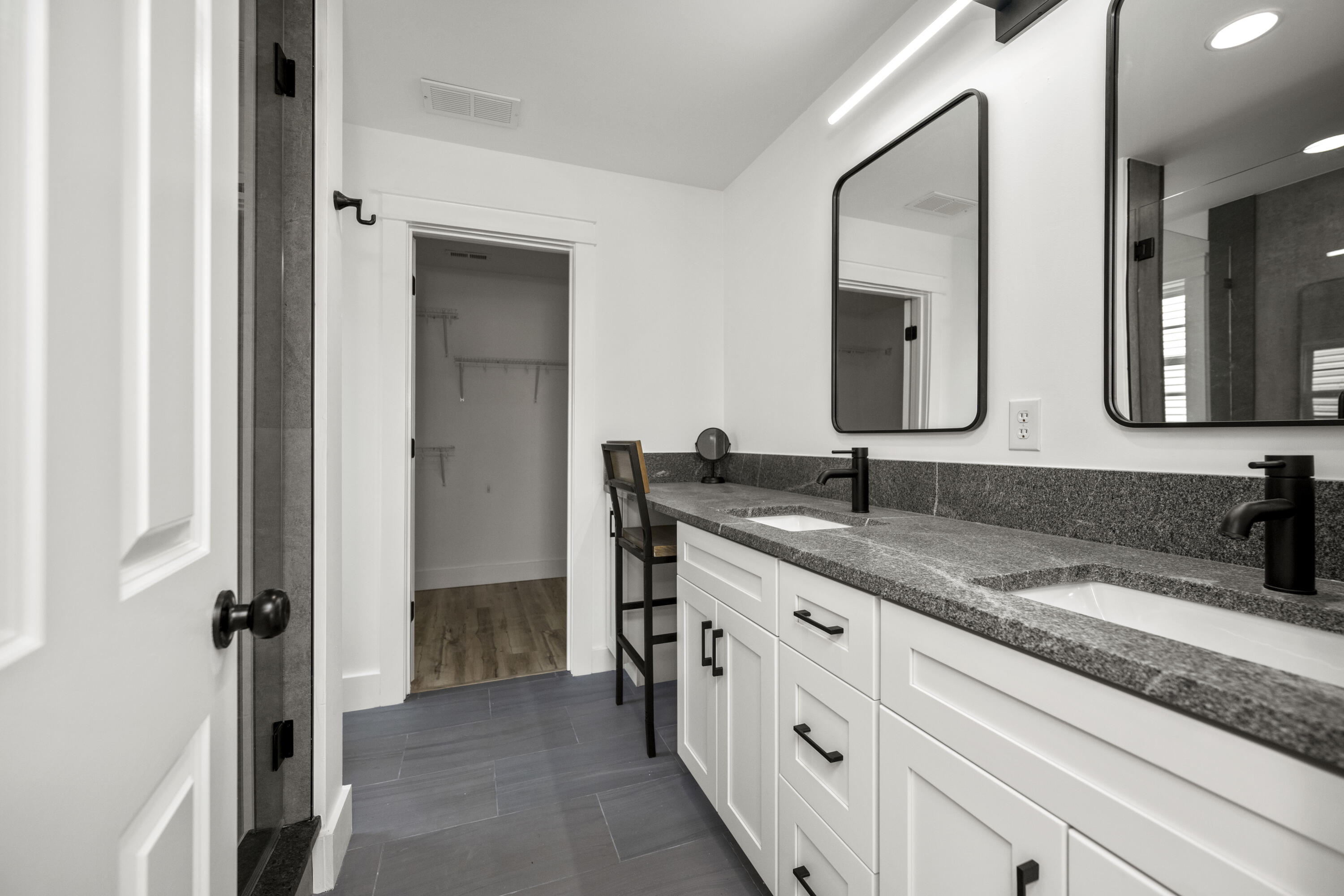 Richmond, Kentucky 40475, United States, 5 Bedrooms Bedrooms, ,3 BathroomsBathrooms,Residential,Active,150783