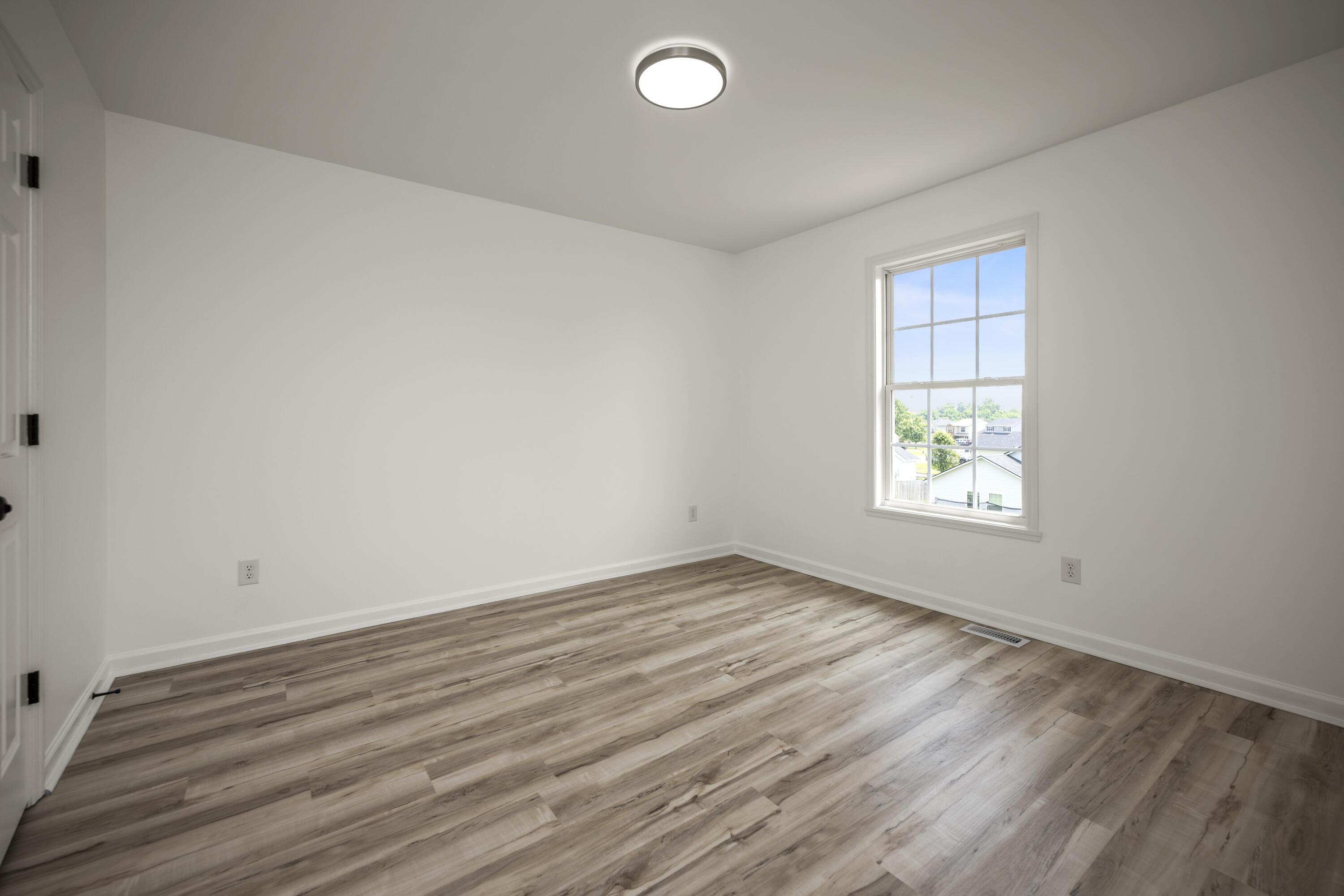 Richmond, Kentucky 40475, United States, 5 Bedrooms Bedrooms, ,3 BathroomsBathrooms,Residential,Active,150783