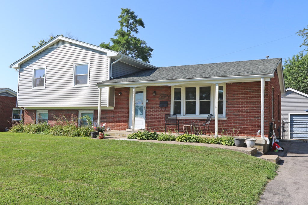 Photo of 2152 Garden Springs Drive, Lexington, KY 40504 (MLS # 26020794)