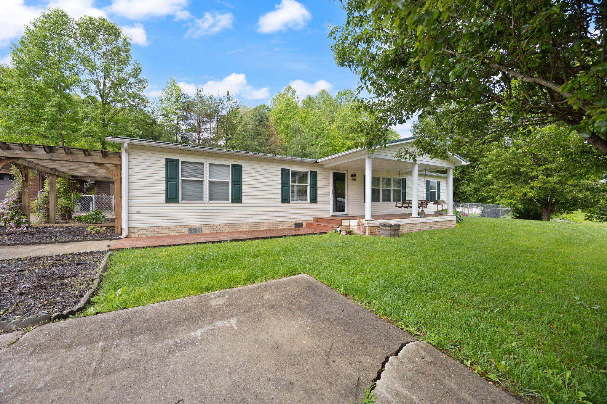 Booneville, Kentucky 41314, United States, 3 Bedrooms Bedrooms, ,3 BathroomsBathrooms,Residential,Active,129661