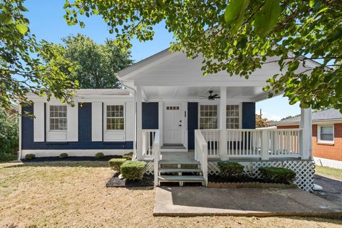 Photo of 624 Kingston Road, Lexington, KY 40505 (MLS # 25501288)