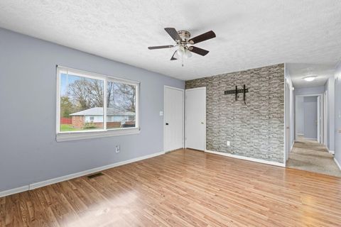 Photo of 639 Windsor Way, Paris, KY 40361 (MLS # 25505993)