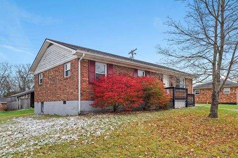 Photo of 639 Windsor Way, Paris, KY 40361 (MLS # 25505993)