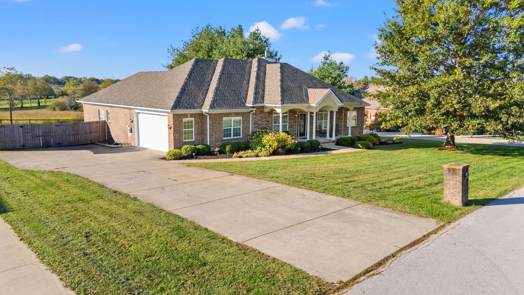 Photo of 215 Squires Pointe Road, Paris, KY 40361 (MLS # 25505065)