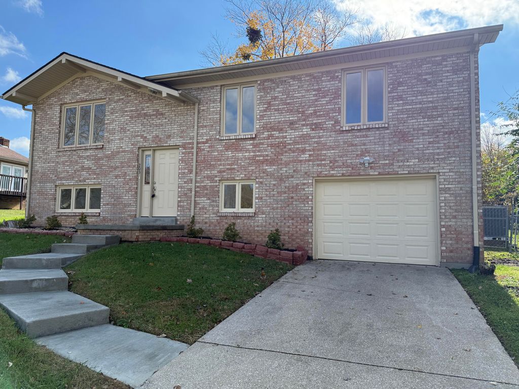 Photo of 203 Davis Street, Berea, KY 40403 (MLS # 25505224)