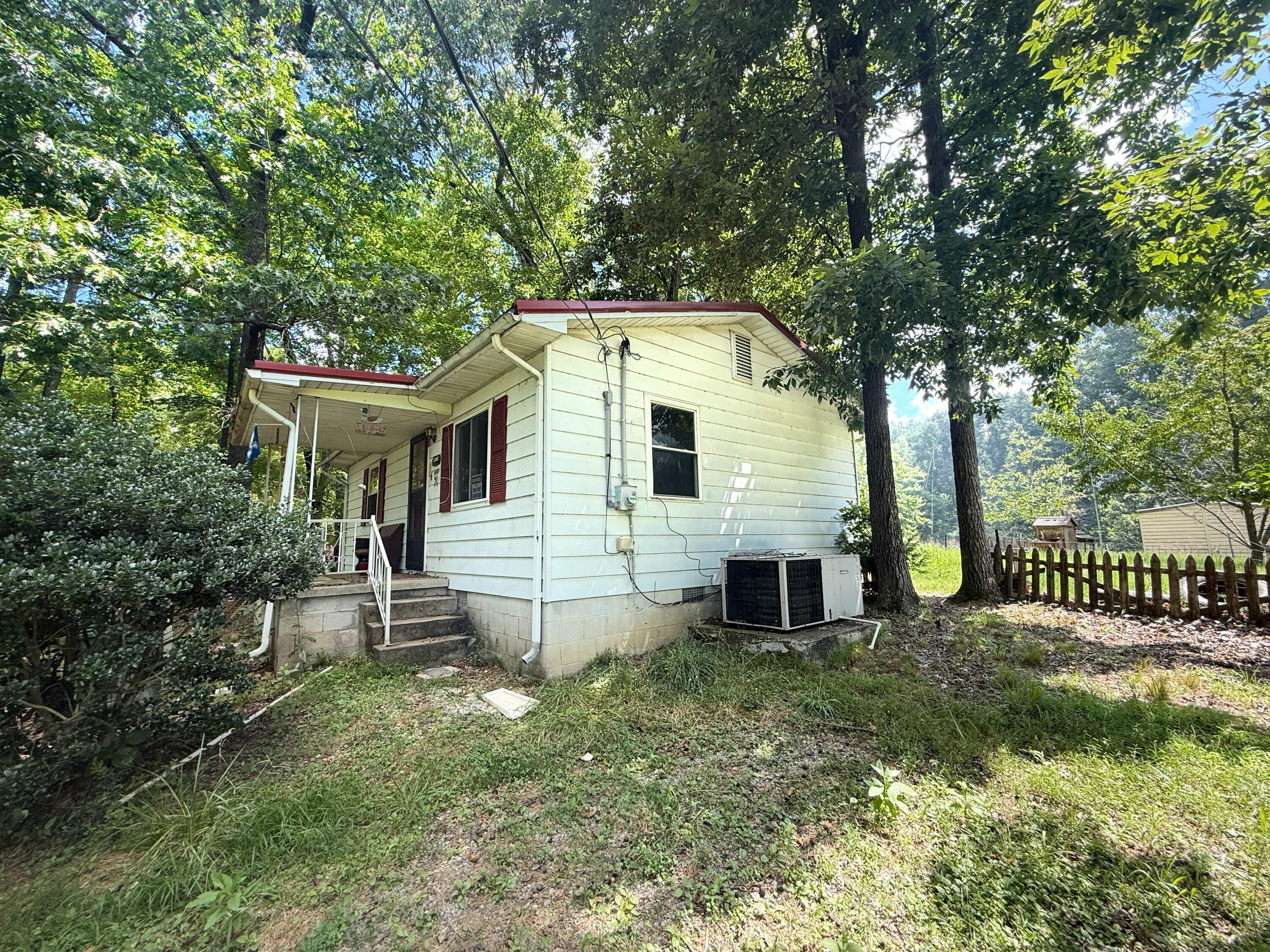 403 Woodland Drive - Photo 2