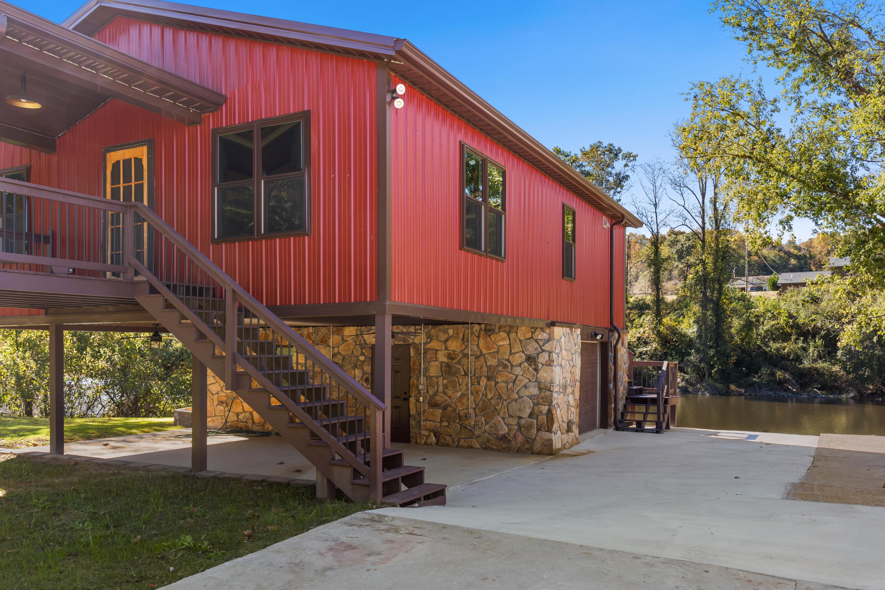 449 Lakeside Drive
