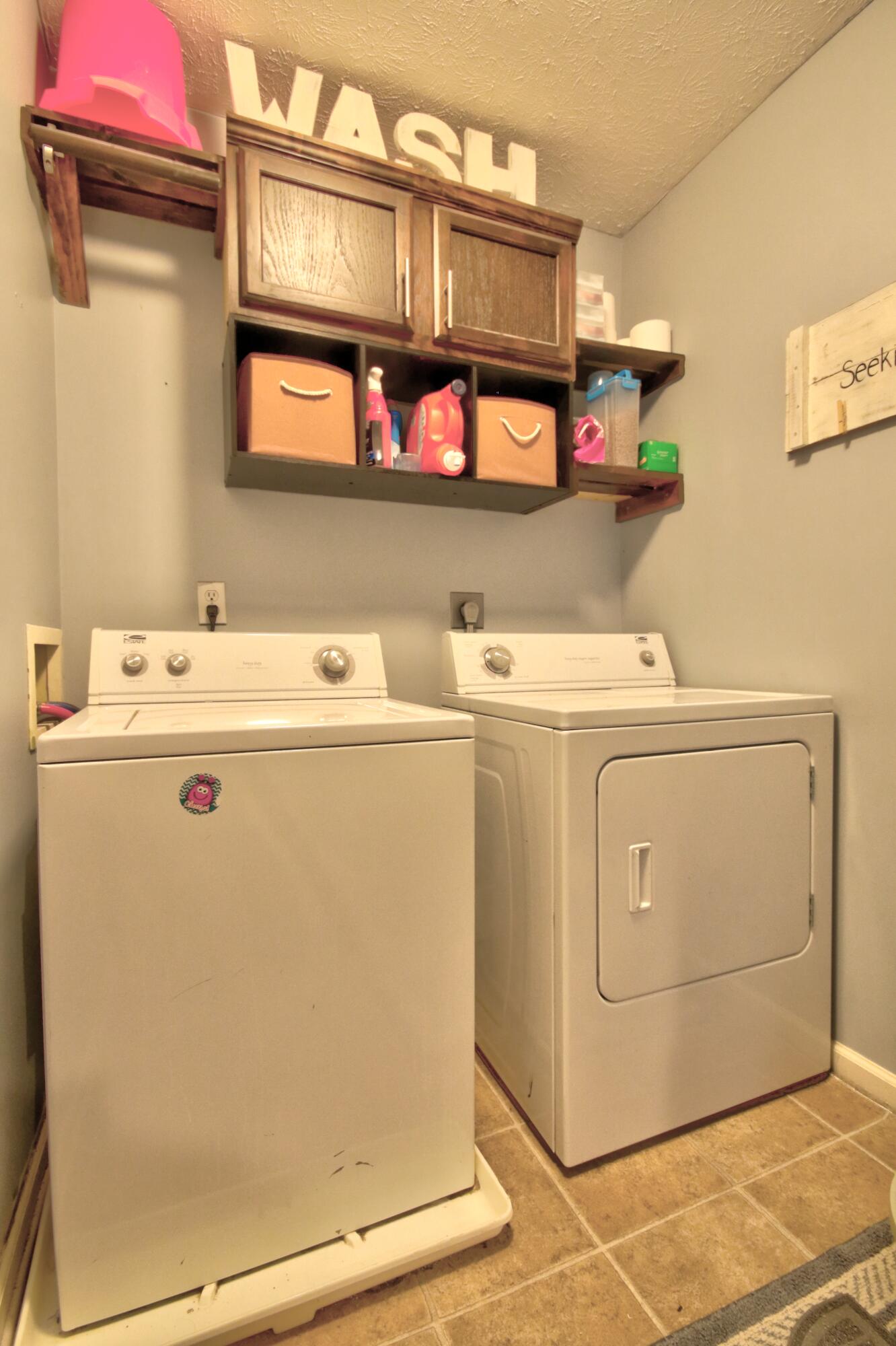 Nicholasville, Kentucky 40356, United States, 4 Bedrooms Bedrooms, ,3 BathroomsBathrooms,Residential,Active,230502