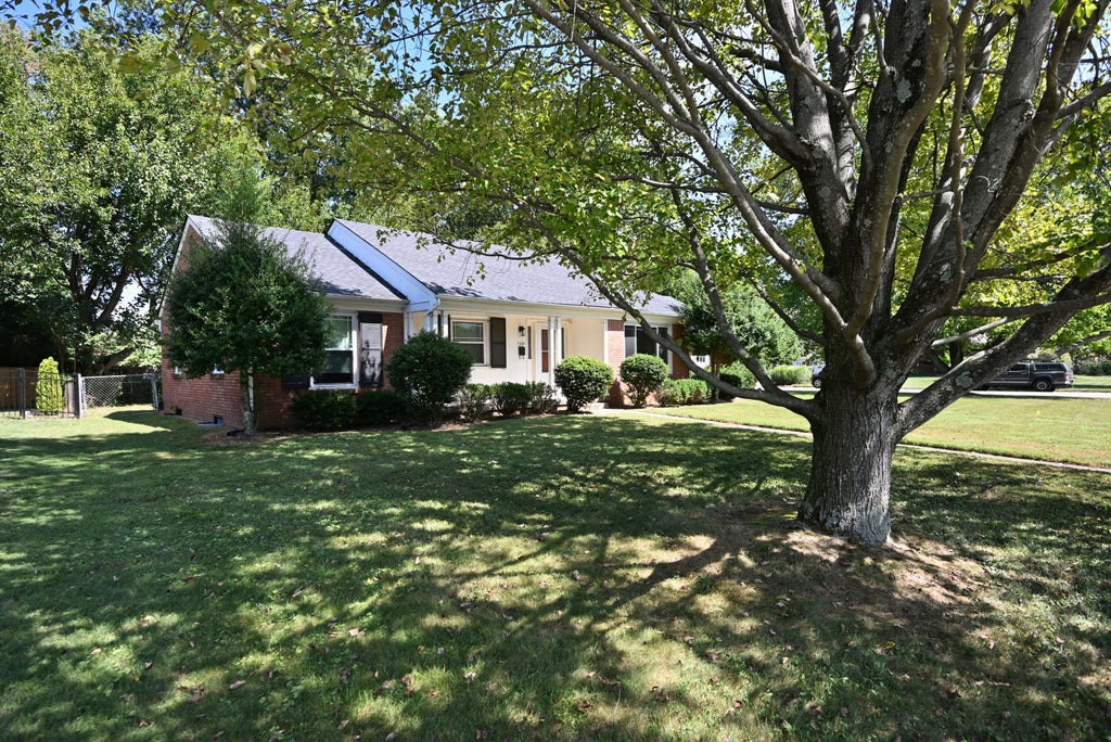 Photo of 1521 Woodluck Avenue, Louisville, KY 40205 (MLS # 26025685)