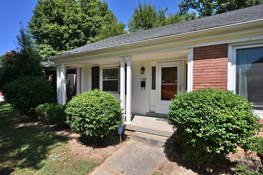 Photo of 1521 Woodluck Avenue, Louisville, KY 40205 (MLS # 26025685)