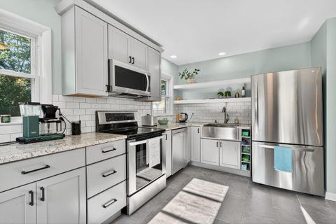 Photo of 336 E Lowry Lane, Lexington, KY 40503 (MLS # 25502575)