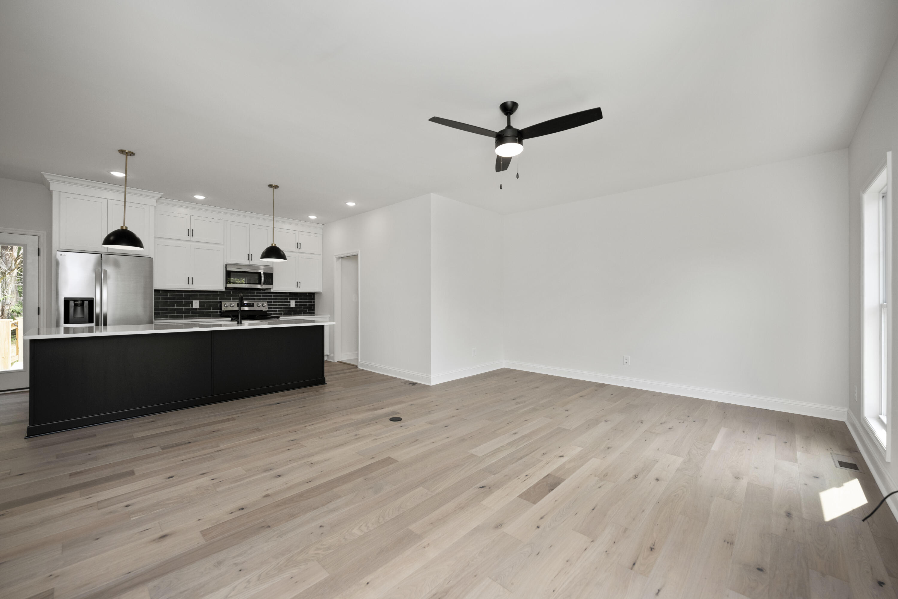 Richmond, Kentucky 40475, United States, 4 Bedrooms Bedrooms, ,3 BathroomsBathrooms,Residential,Active,151092