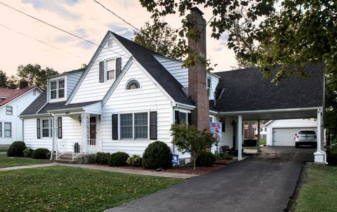 Photo of 409 W Main Street, Burgin, KY 40310 (MLS # 25503076)
