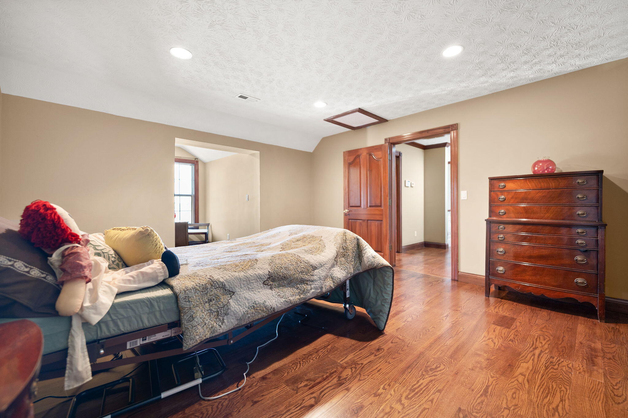 Somerset, Kentucky, 42503, United States, 4 Bedrooms Bedrooms, ,5 BathroomsBathrooms,Residential,Active,2052049