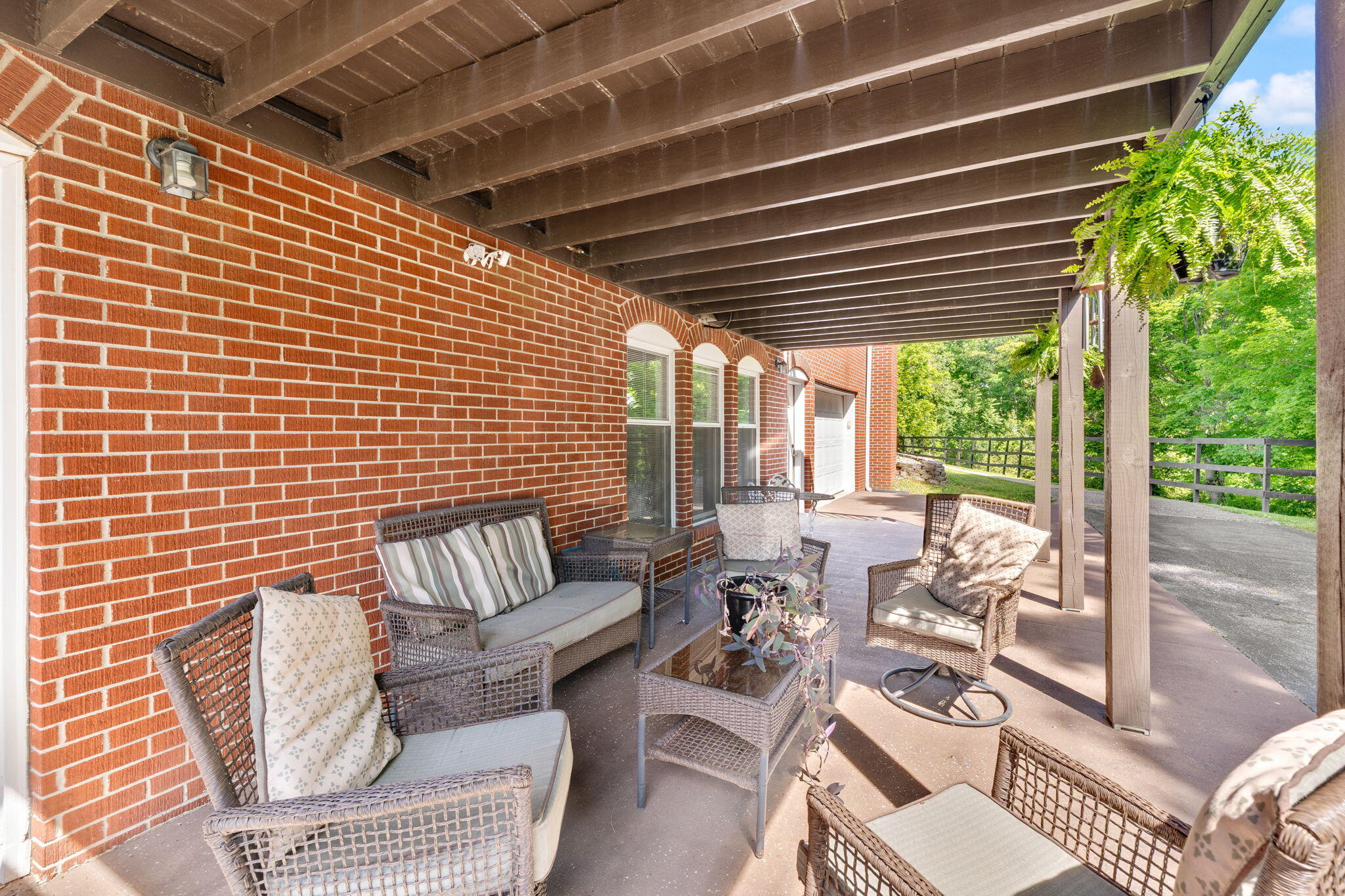 Somerset, Kentucky, 42503, United States, 4 Bedrooms Bedrooms, ,5 BathroomsBathrooms,Residential,Active,2052049